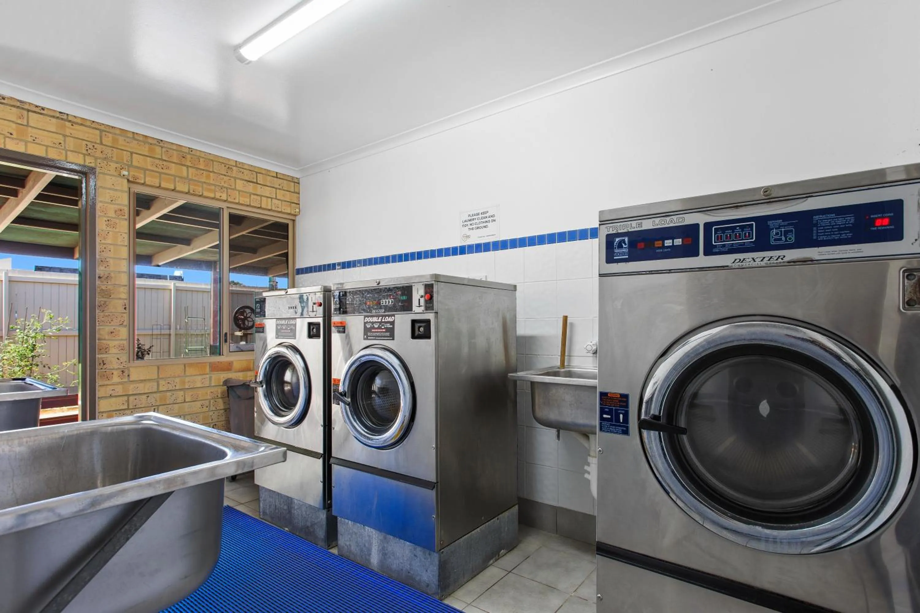 washing machine in 17 North Street Budget Accommodation