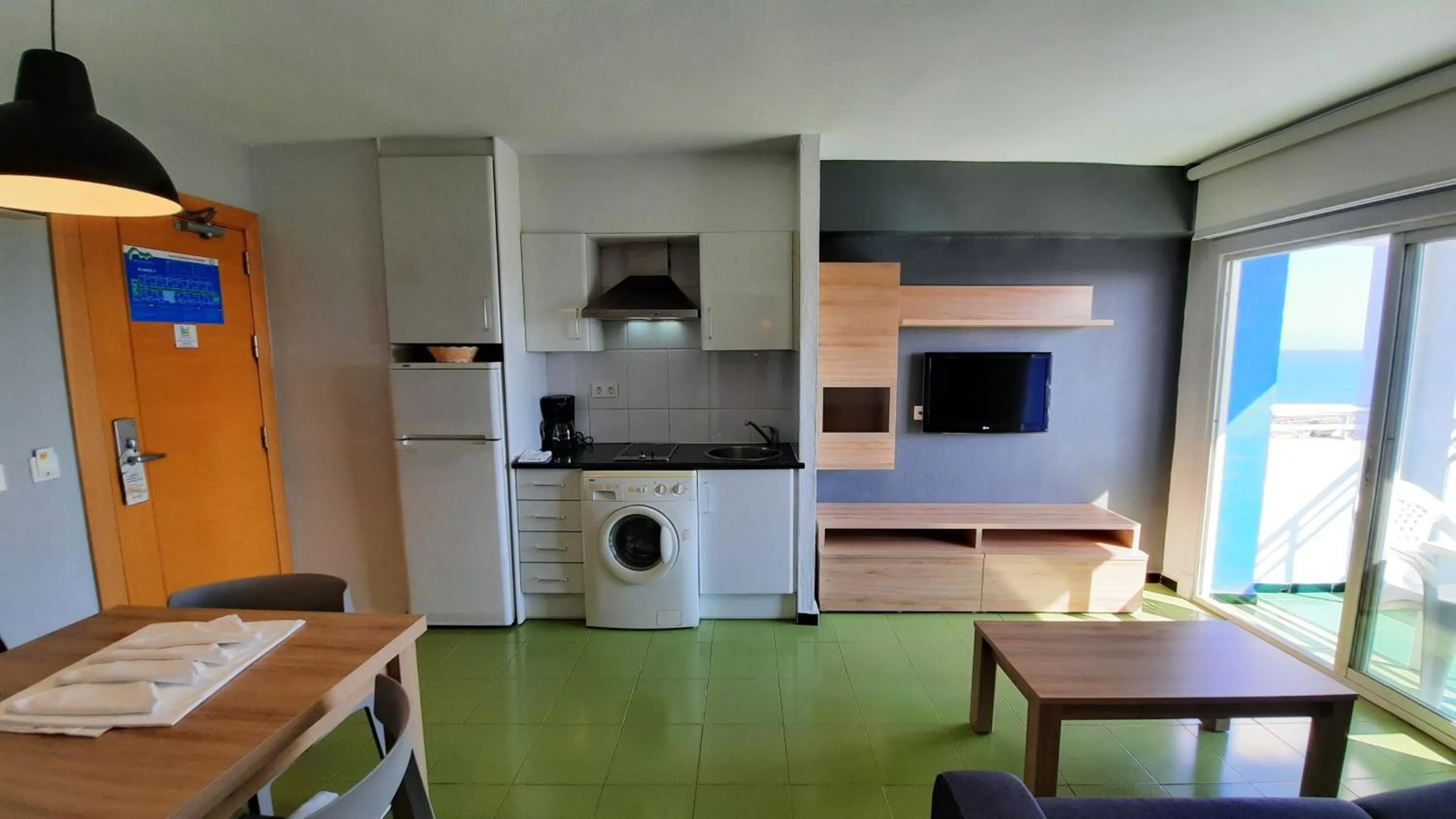 Kitchen or kitchenette in Destinos de Sol Roquetas de Mar - Montepío Minería