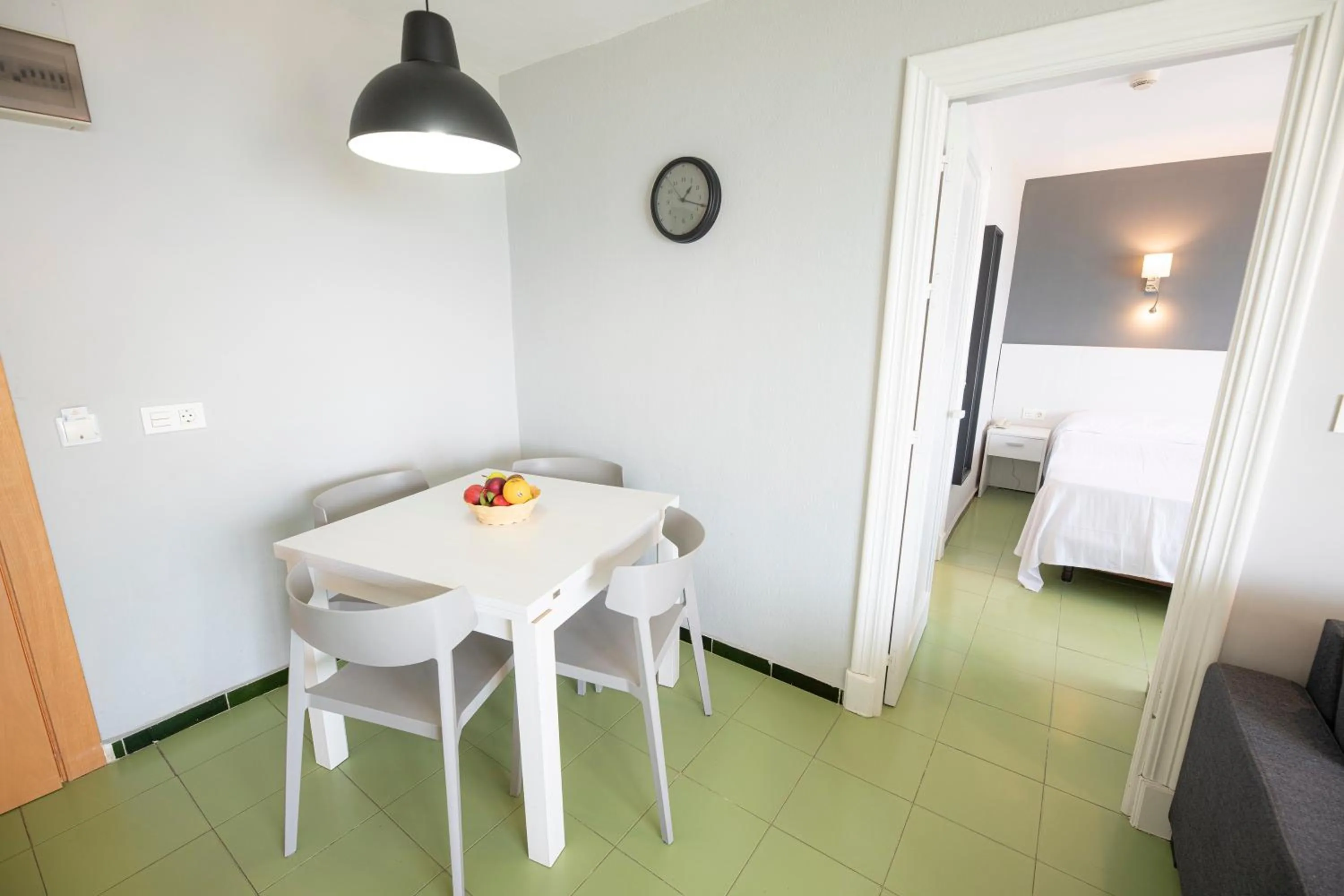 Dining area, Bed in Destinos de Sol Roquetas de Mar - Montepío Minería