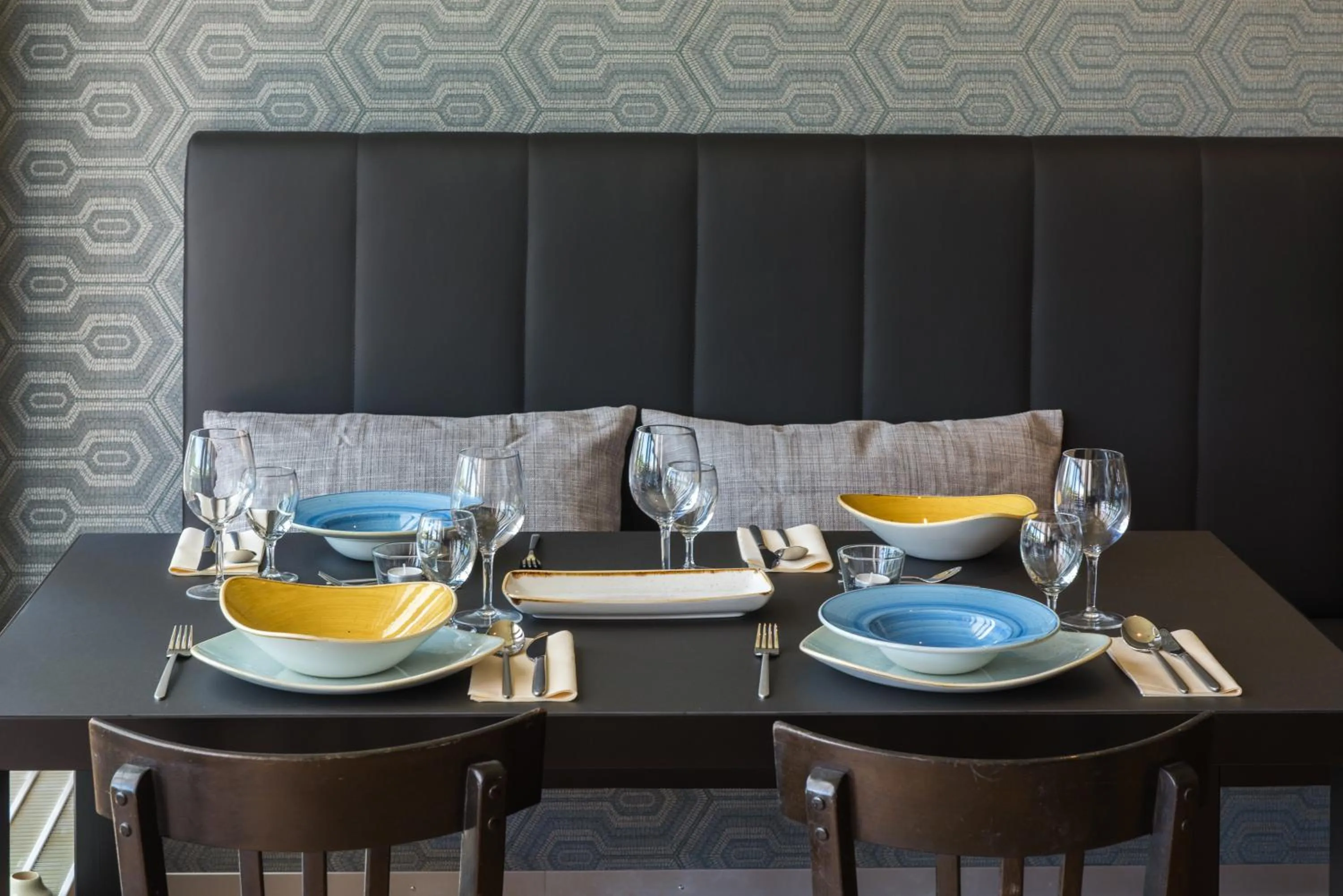 Restaurant/places to eat in Ascott Hotel & Restaurant