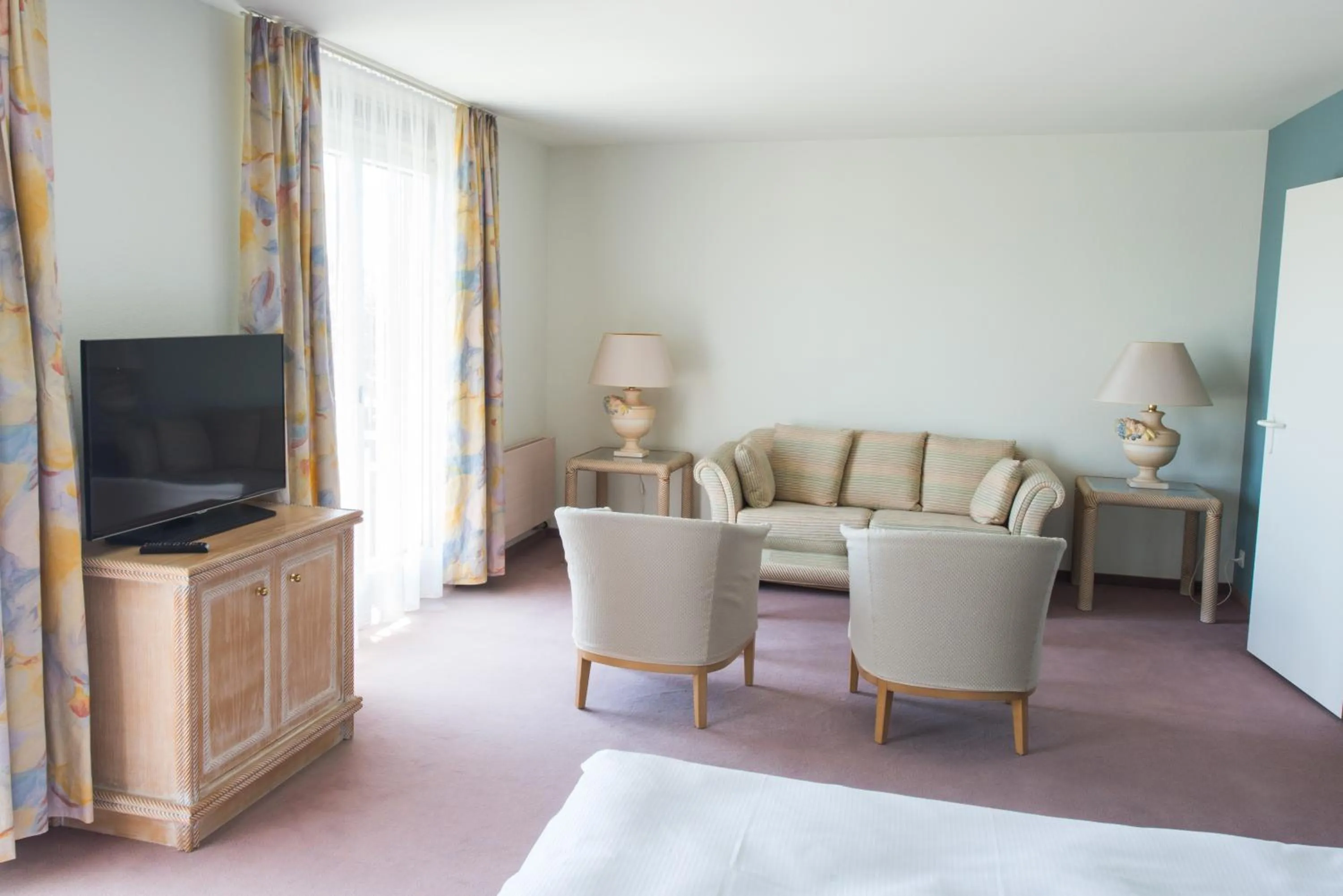 Living room in Ascott Hotel & Restaurant