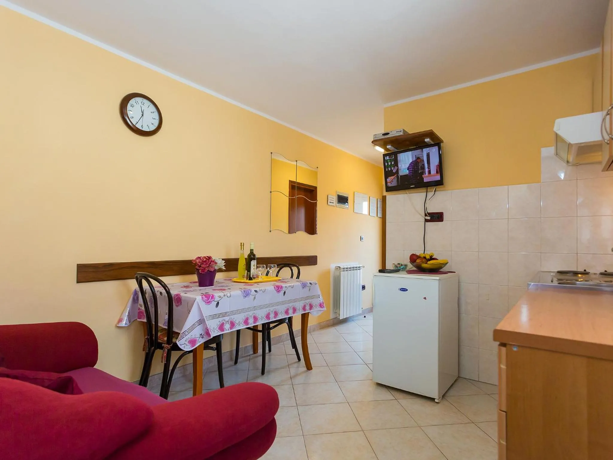 Kitchen or kitchenette in Apartments Davorka