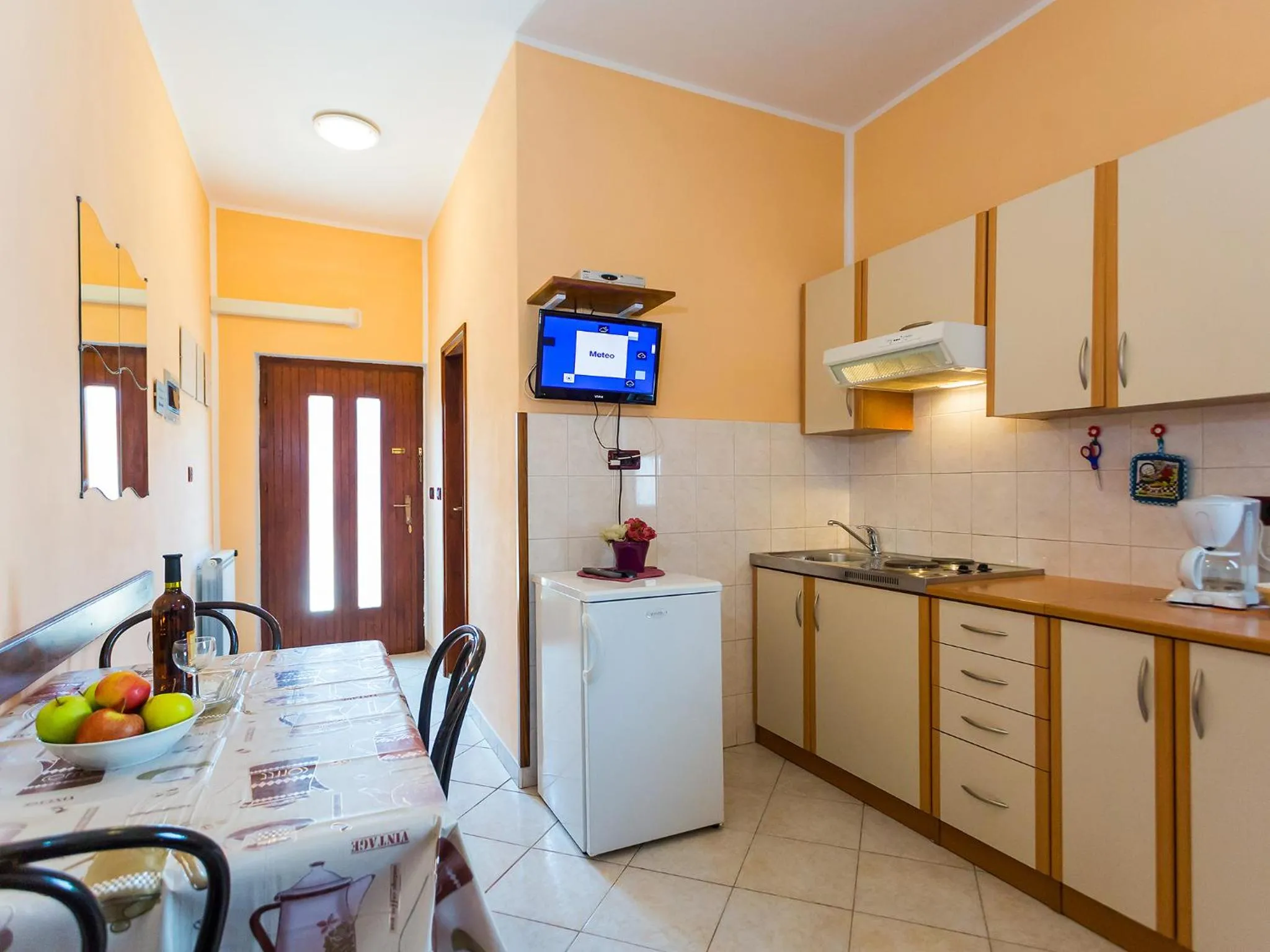 Kitchen or kitchenette in Apartments Davorka