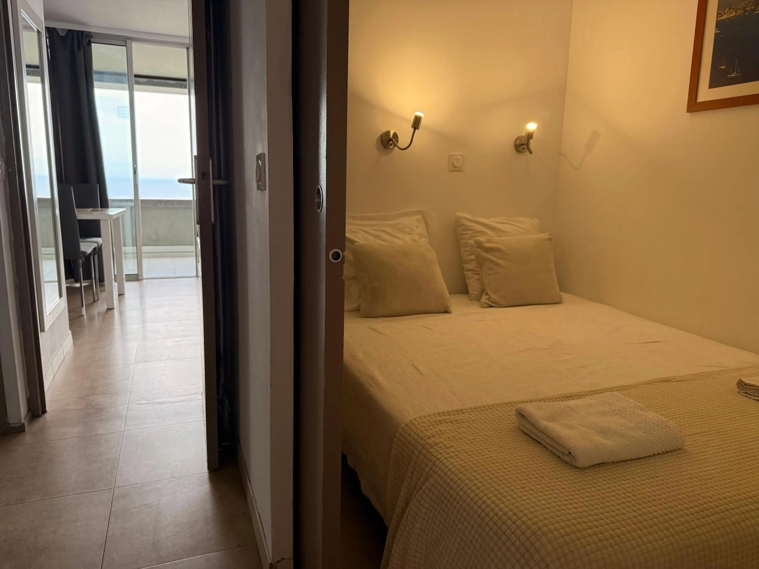 Bed in Sunny Home Costa Plana-Monaco -Cap D'Ail