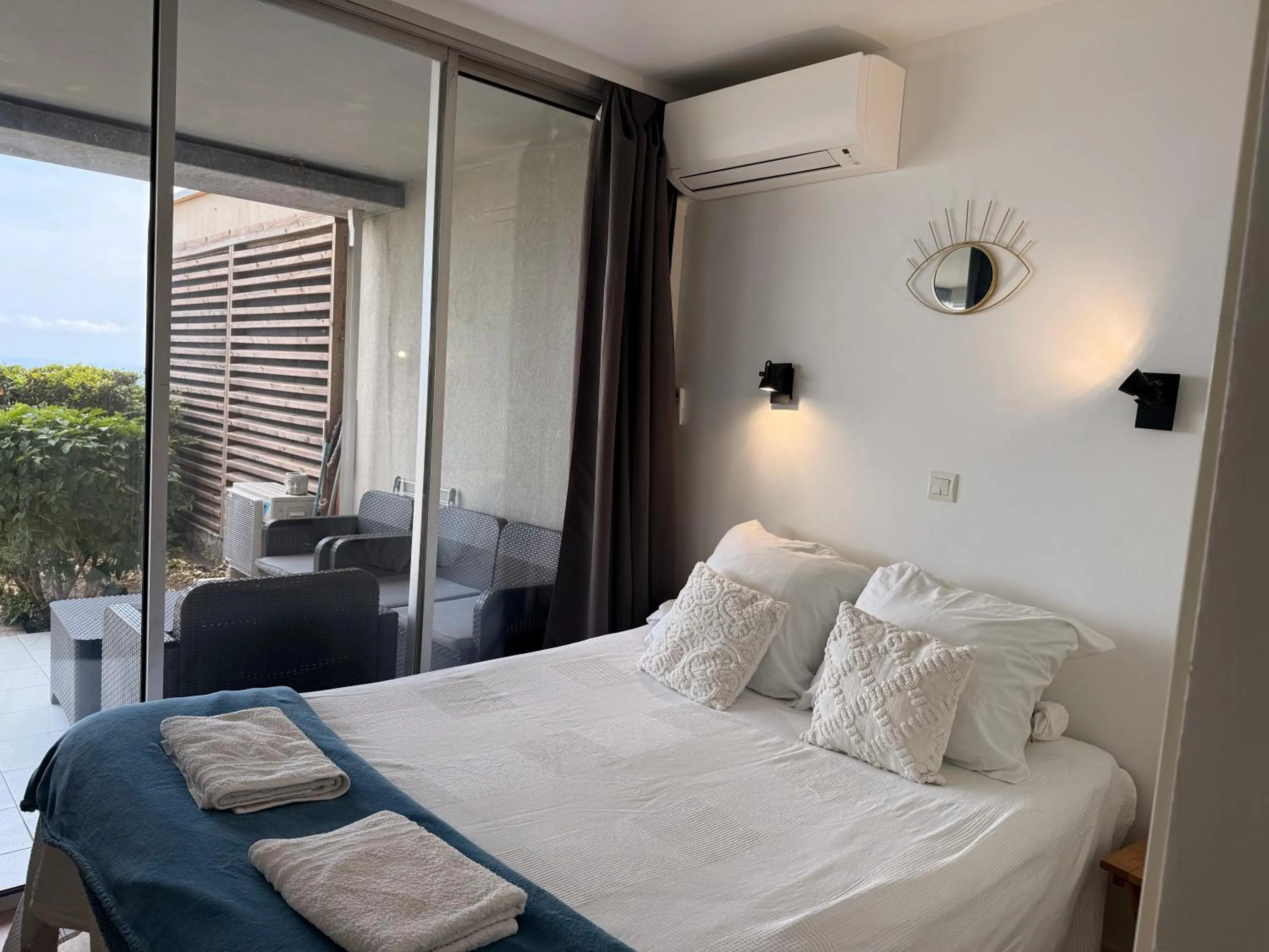 Bed in Sunny Home Costa Plana-Monaco -Cap D'Ail