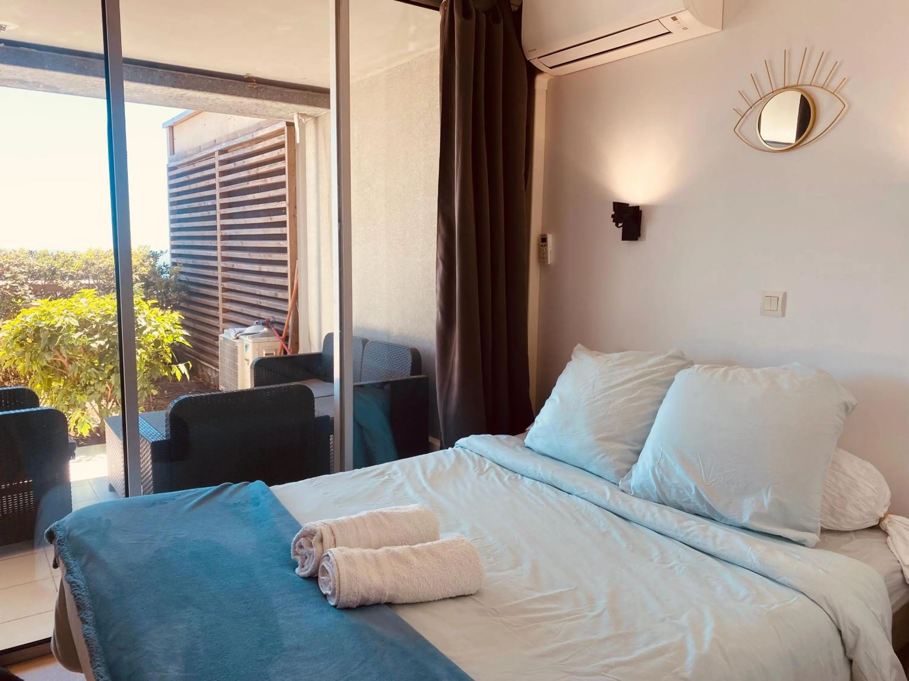 Bed in Sunny Home Costa Plana-Monaco -Cap D'Ail