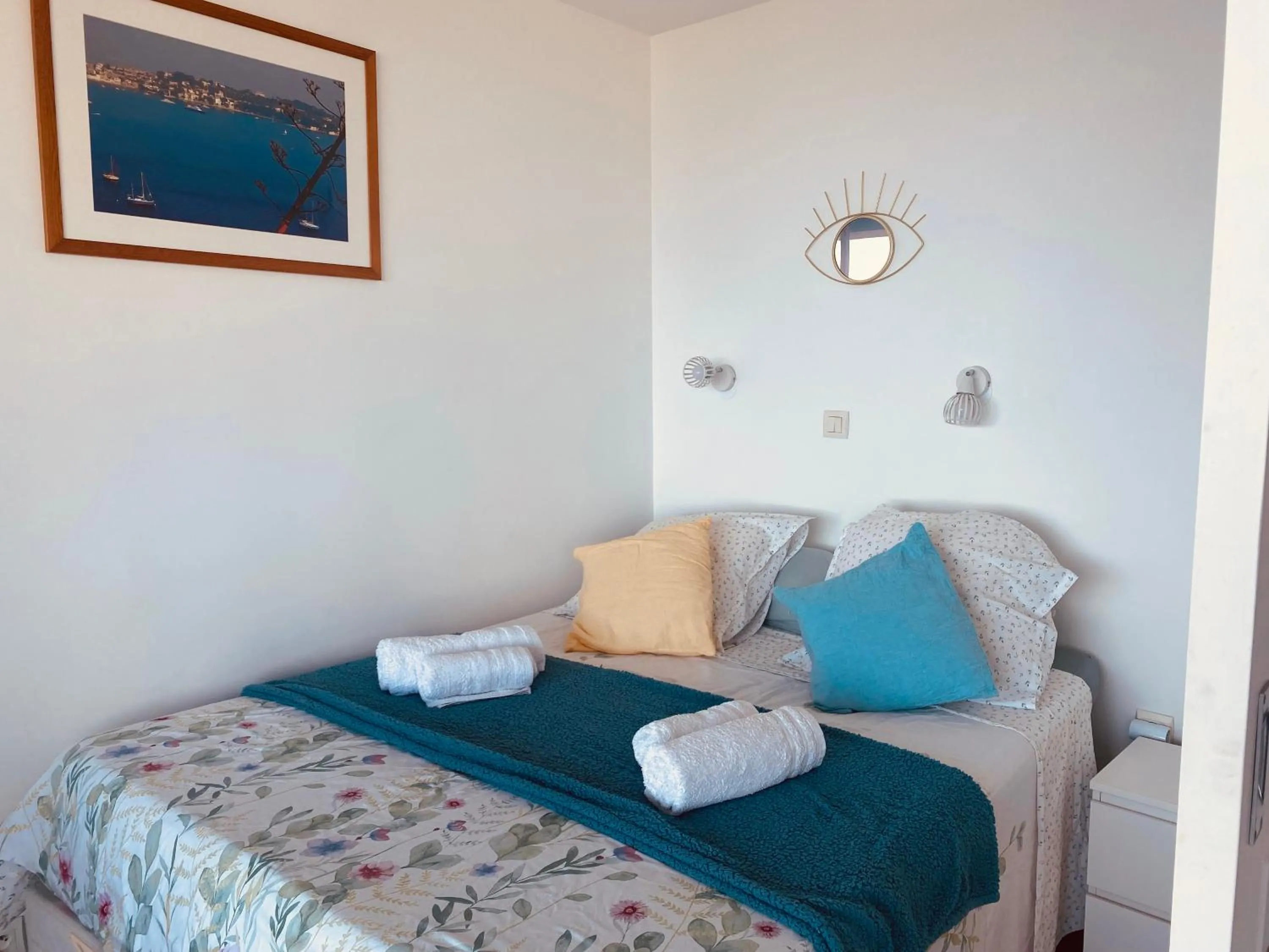 Bed in Sunny Home Costa Plana-Monaco -Cap D'Ail