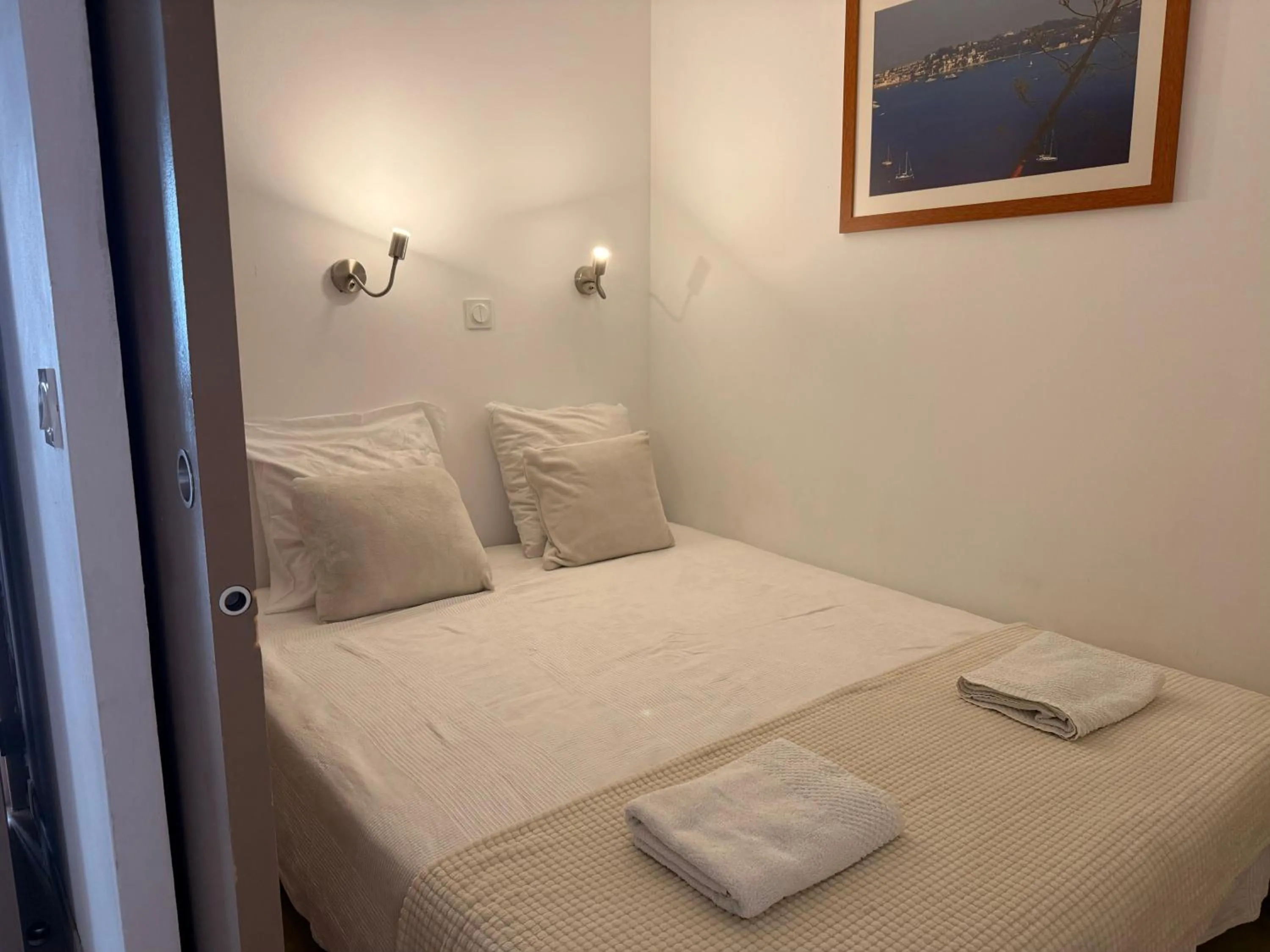 Bed in Sunny Home Costa Plana-Monaco -Cap D'Ail