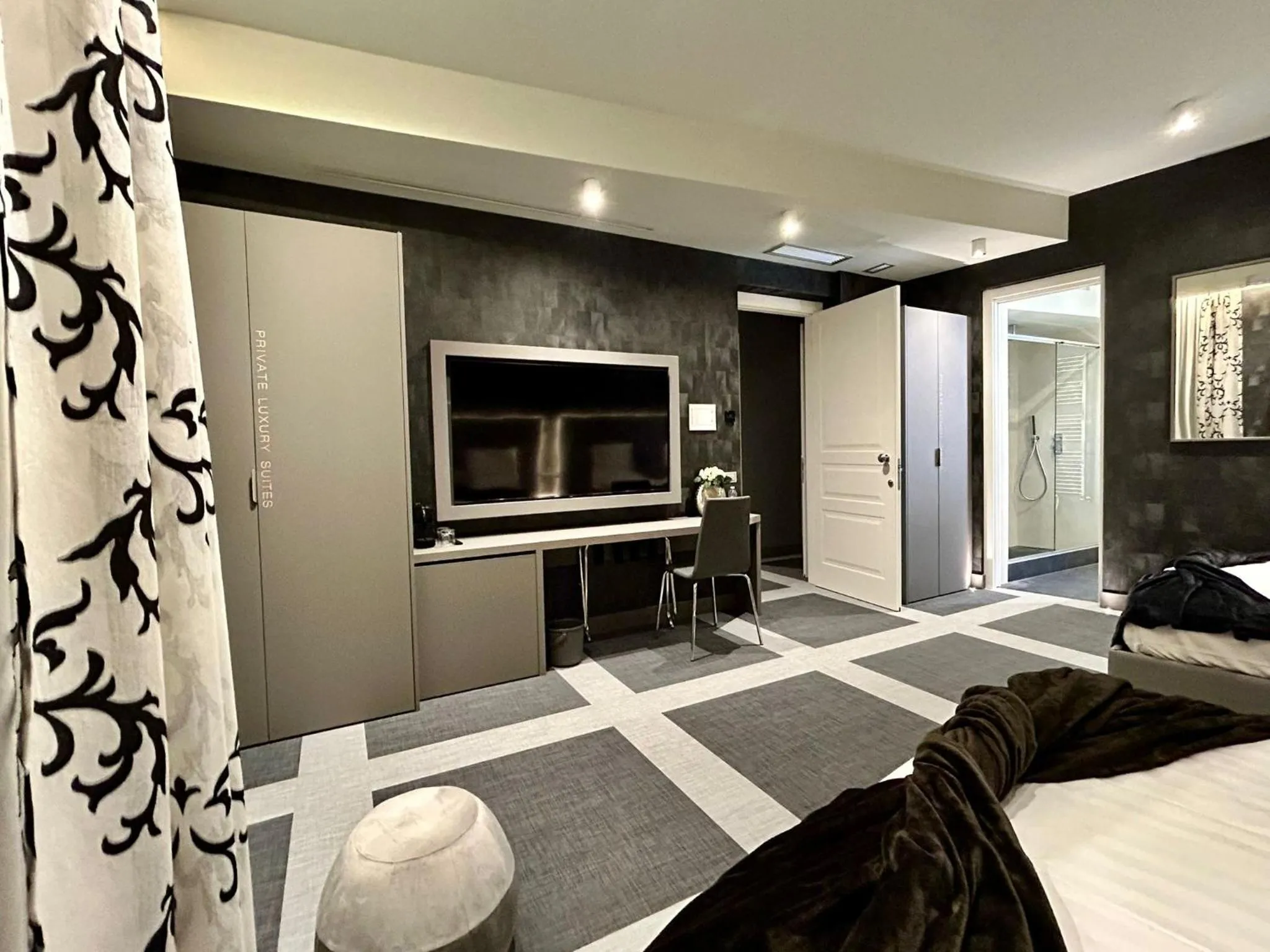 Bedroom, Bed in Private Luxury Suites