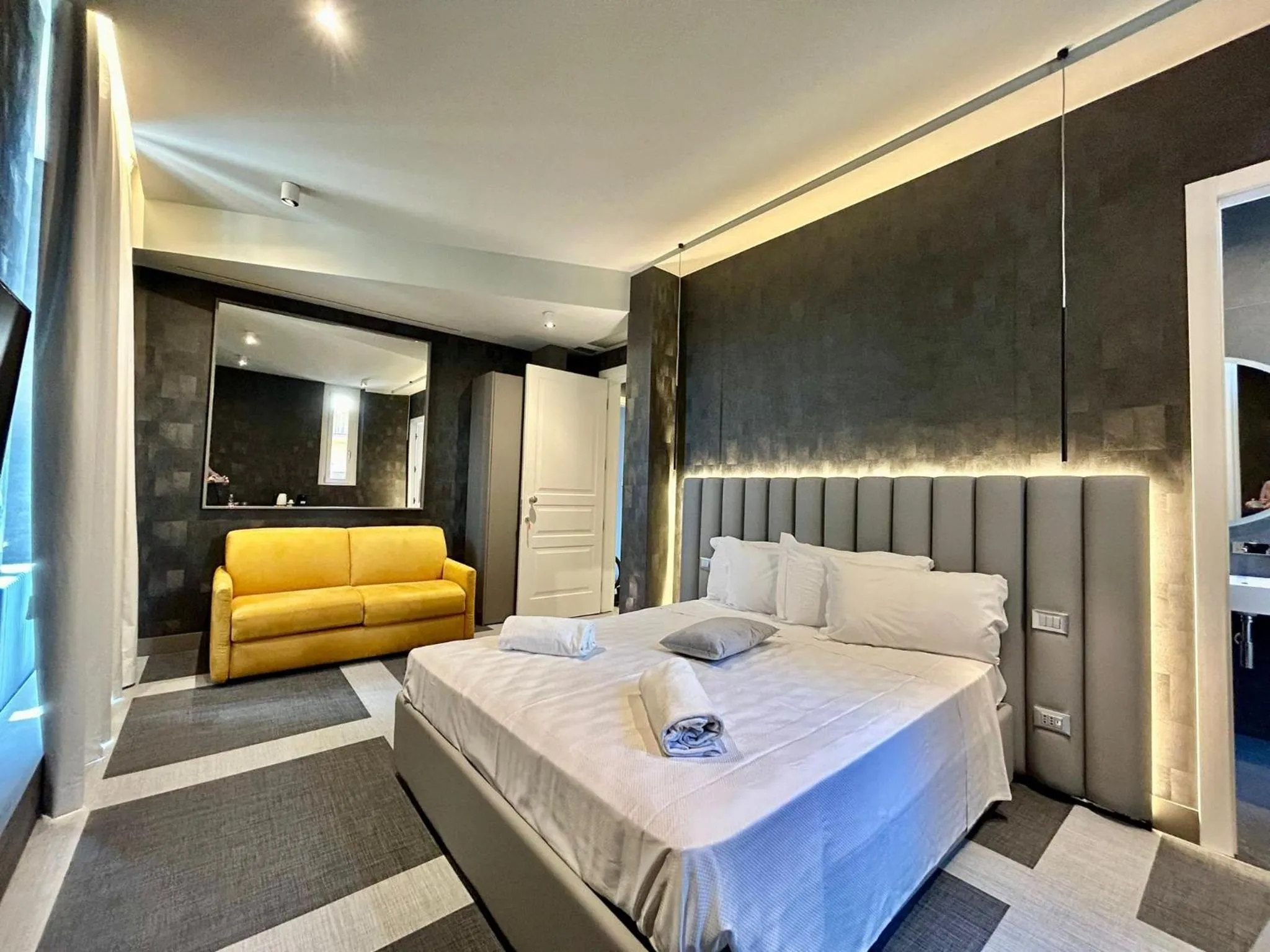 Photo of the whole room, Bed in Private Luxury Suites