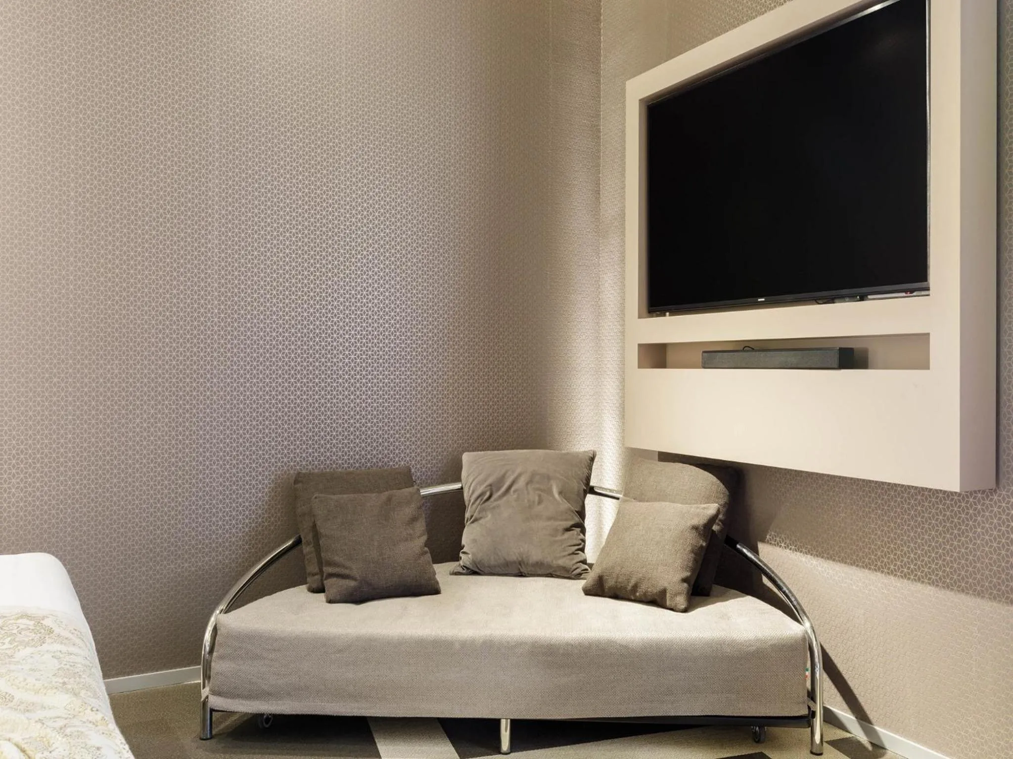 TV and multimedia in Private Luxury Suites