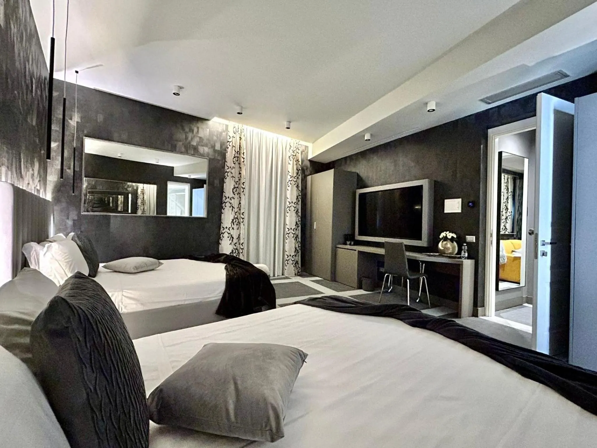 Photo of the whole room, Bed in Private Luxury Suites
