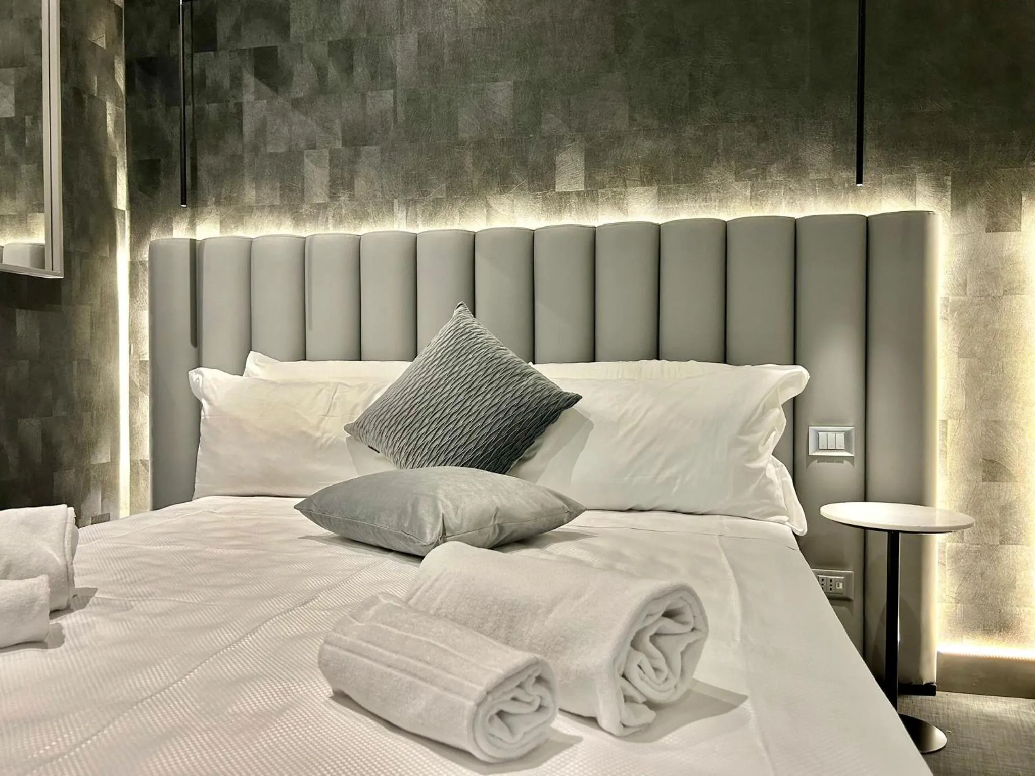 Photo of the whole room, Bed in Private Luxury Suites