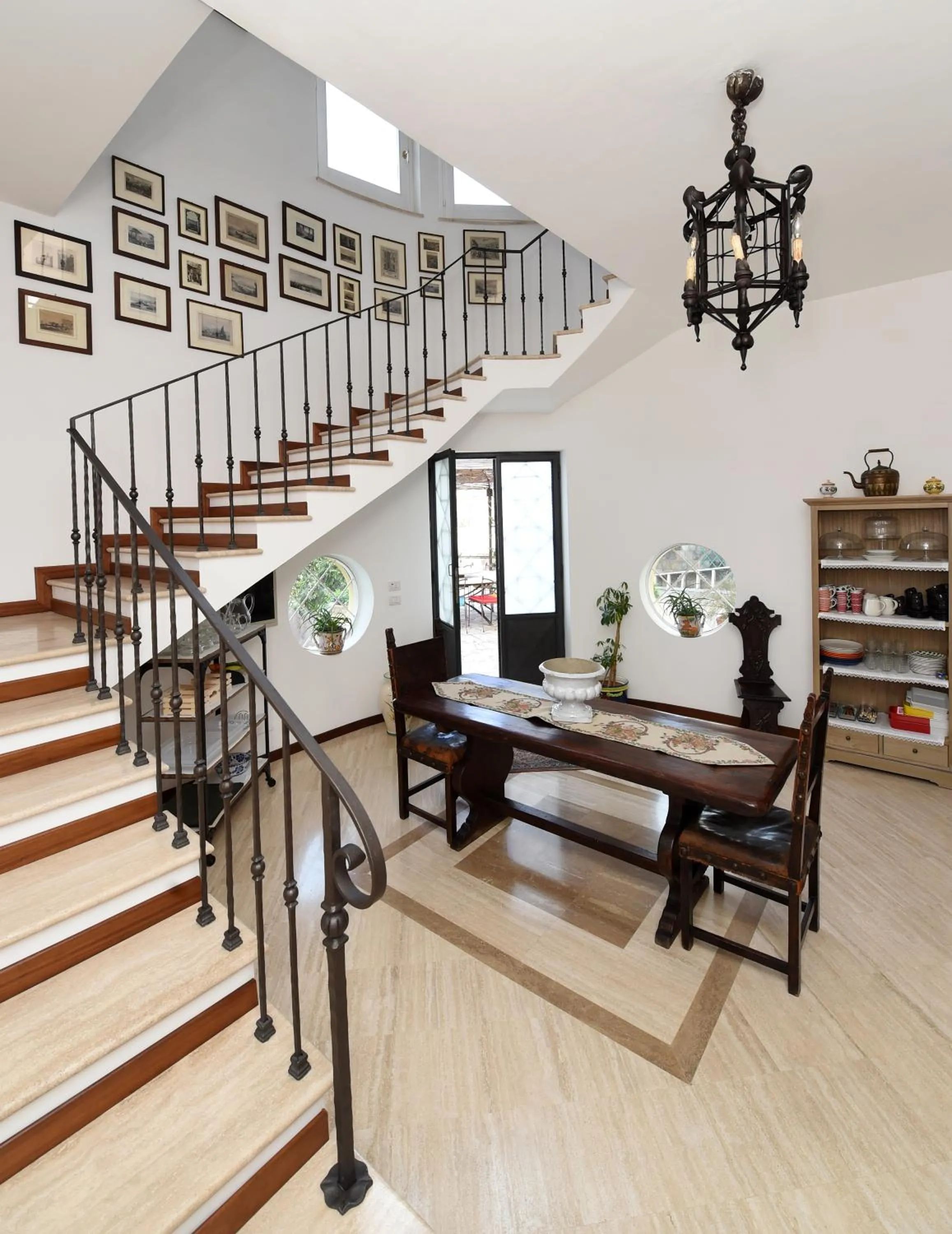 Communal lounge/ TV room in Bella Sorrento B&B