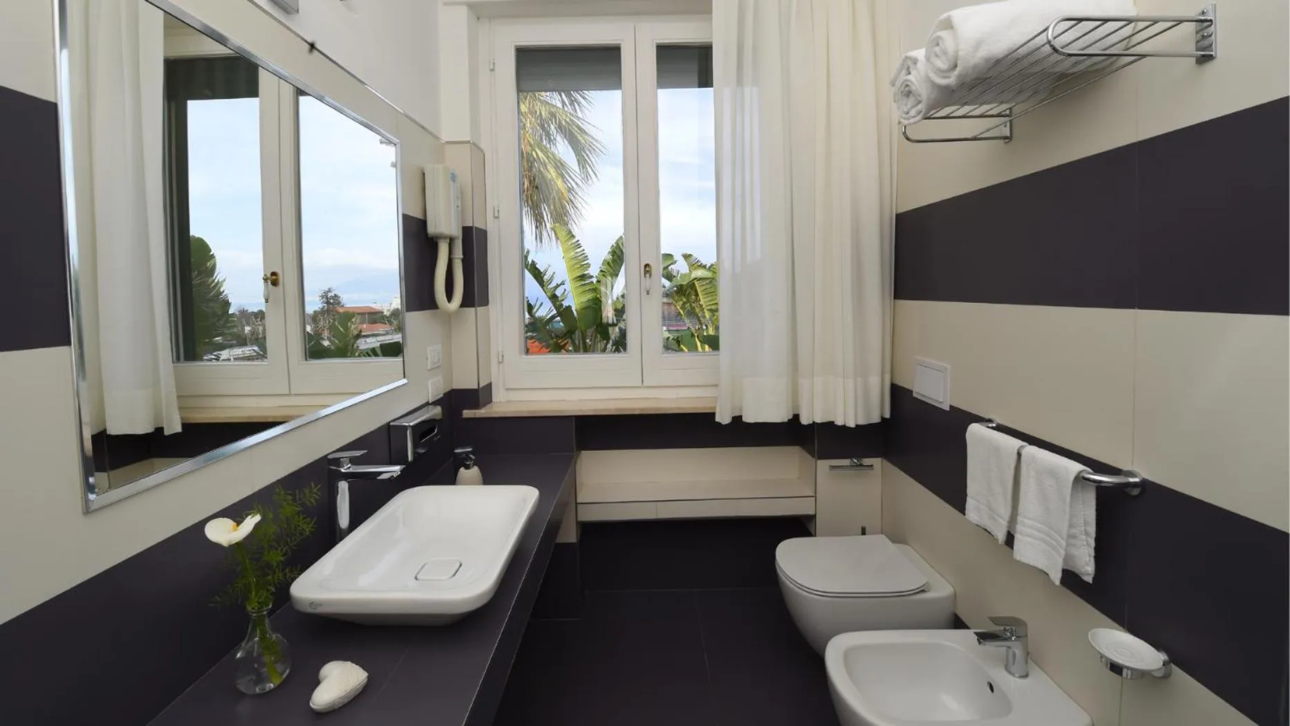 Toilet in Bella Sorrento B&B