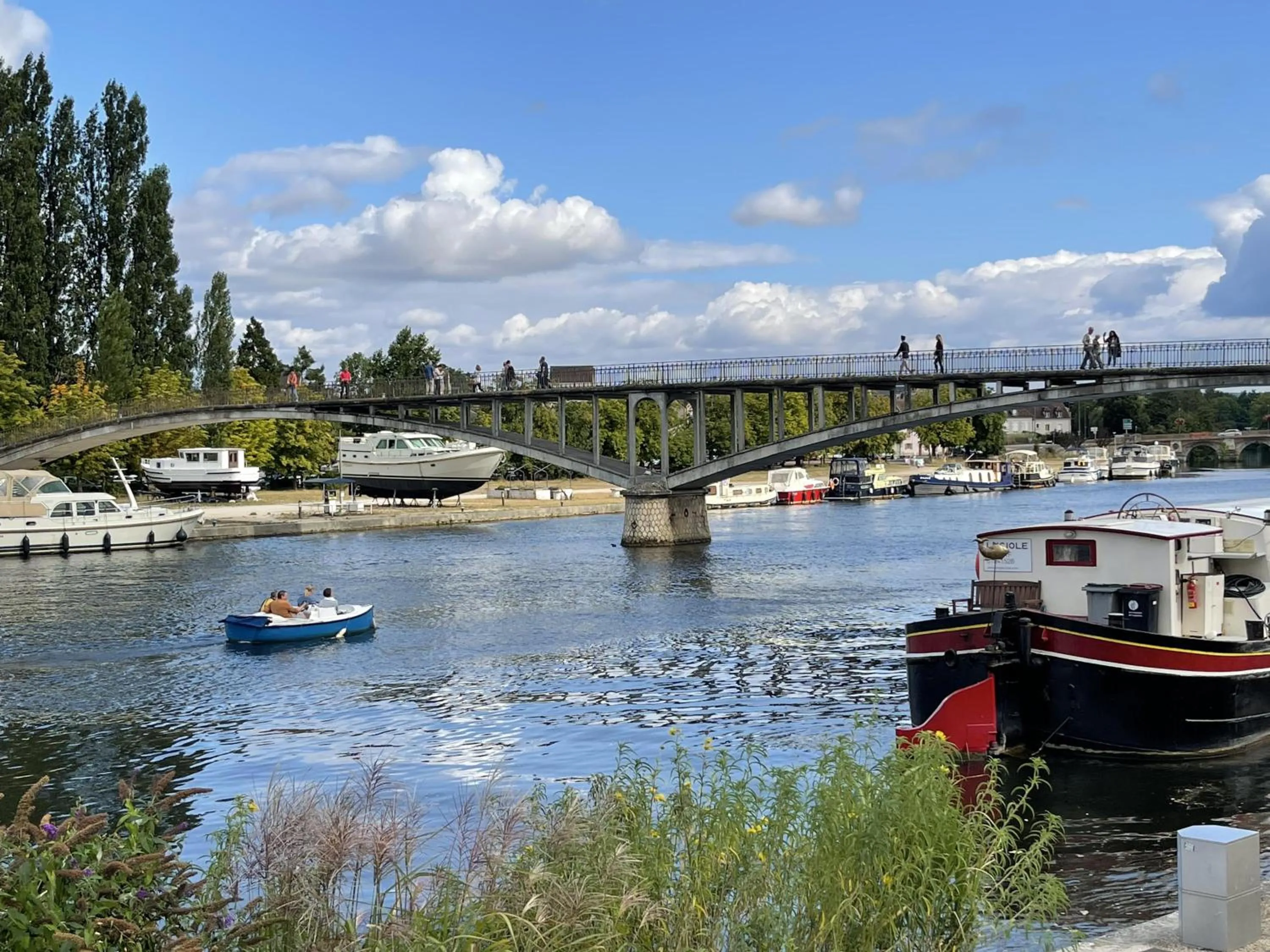 Neighbourhood in Appartement Le Coche d'Eau Auxerre Les Quais