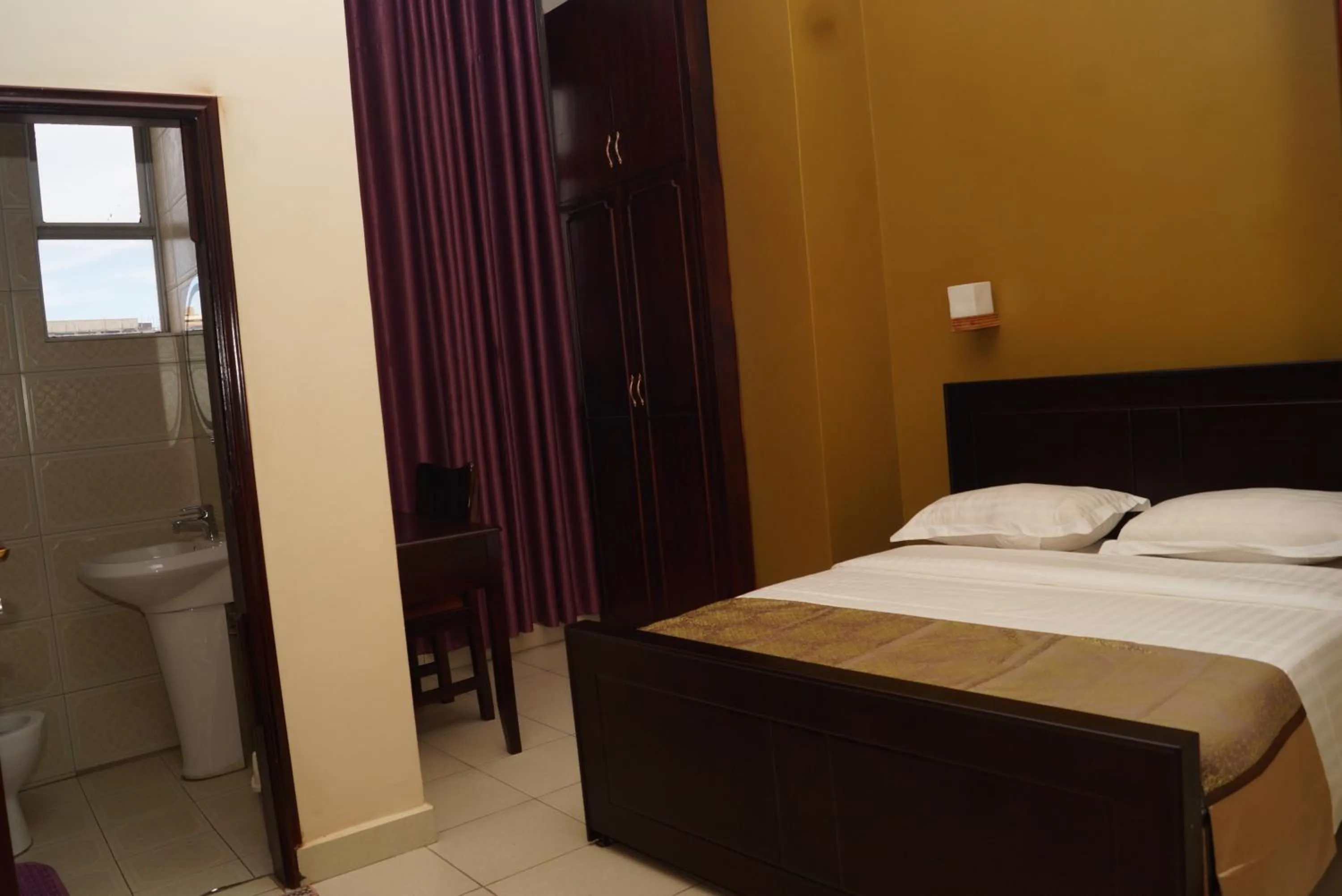 Toilet in Diamonds Hotel Kampala