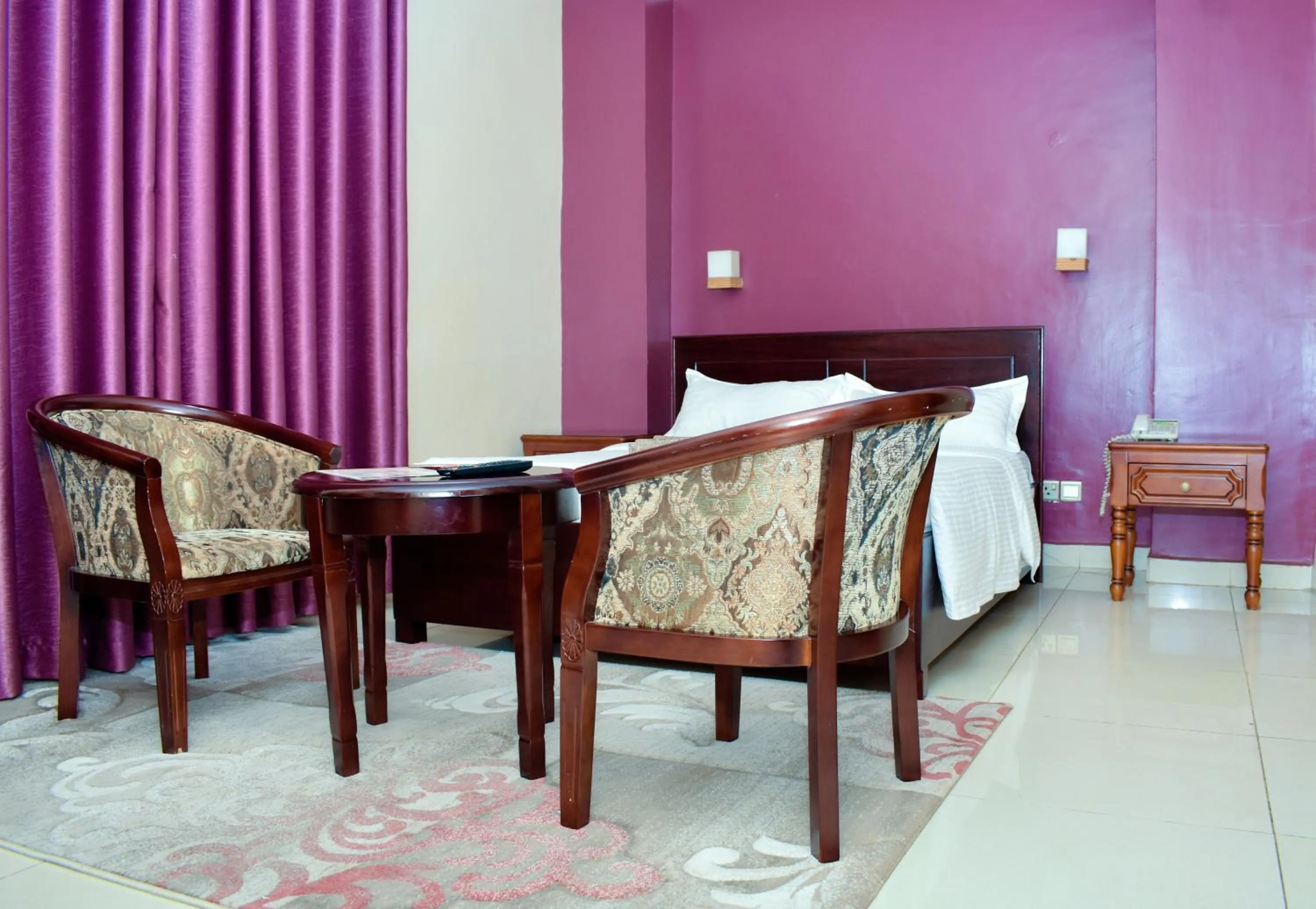 Bed in Diamonds Hotel Kampala