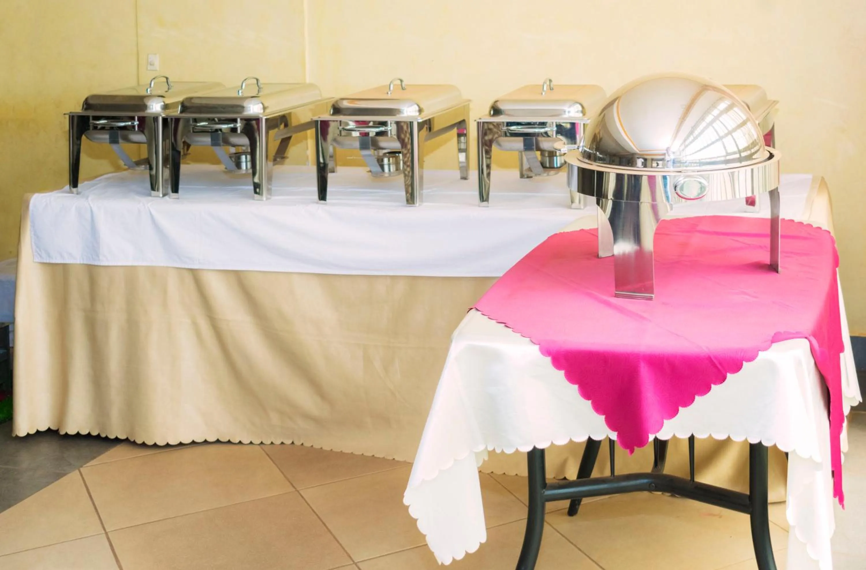 Restaurant/places to eat in Diamonds Hotel Kampala