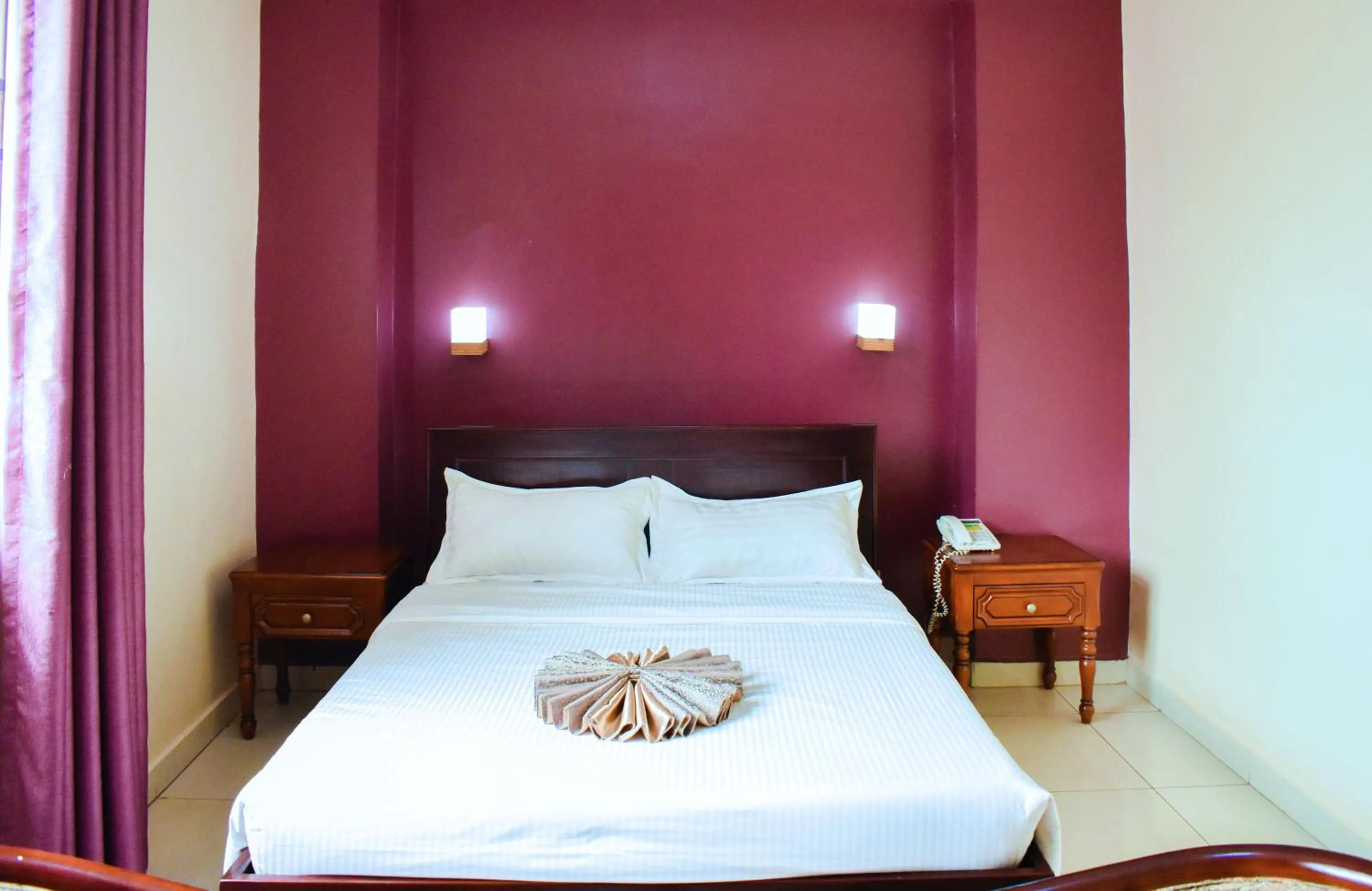 Bed in Diamonds Hotel Kampala