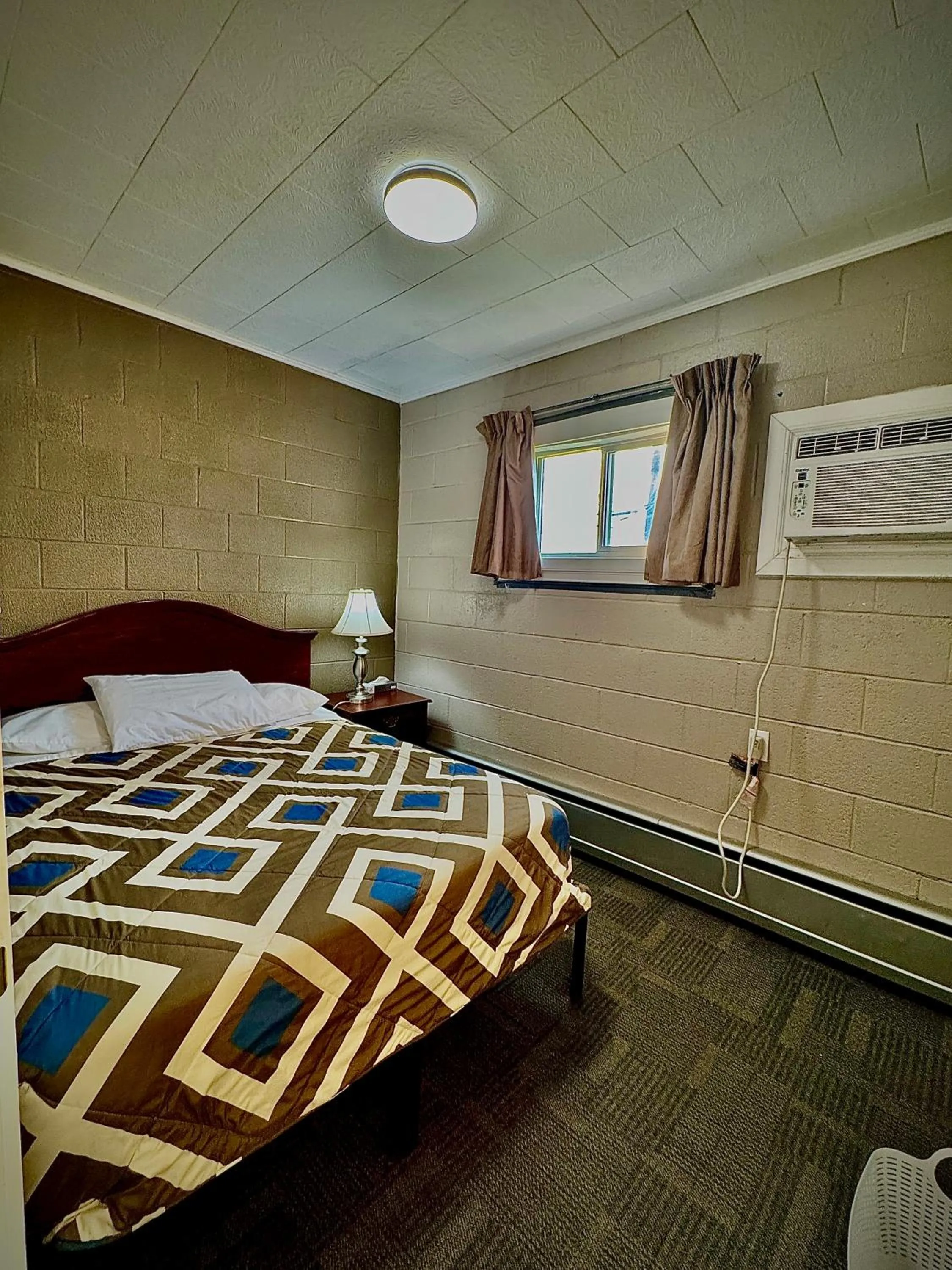 Bed in Caravel Motel