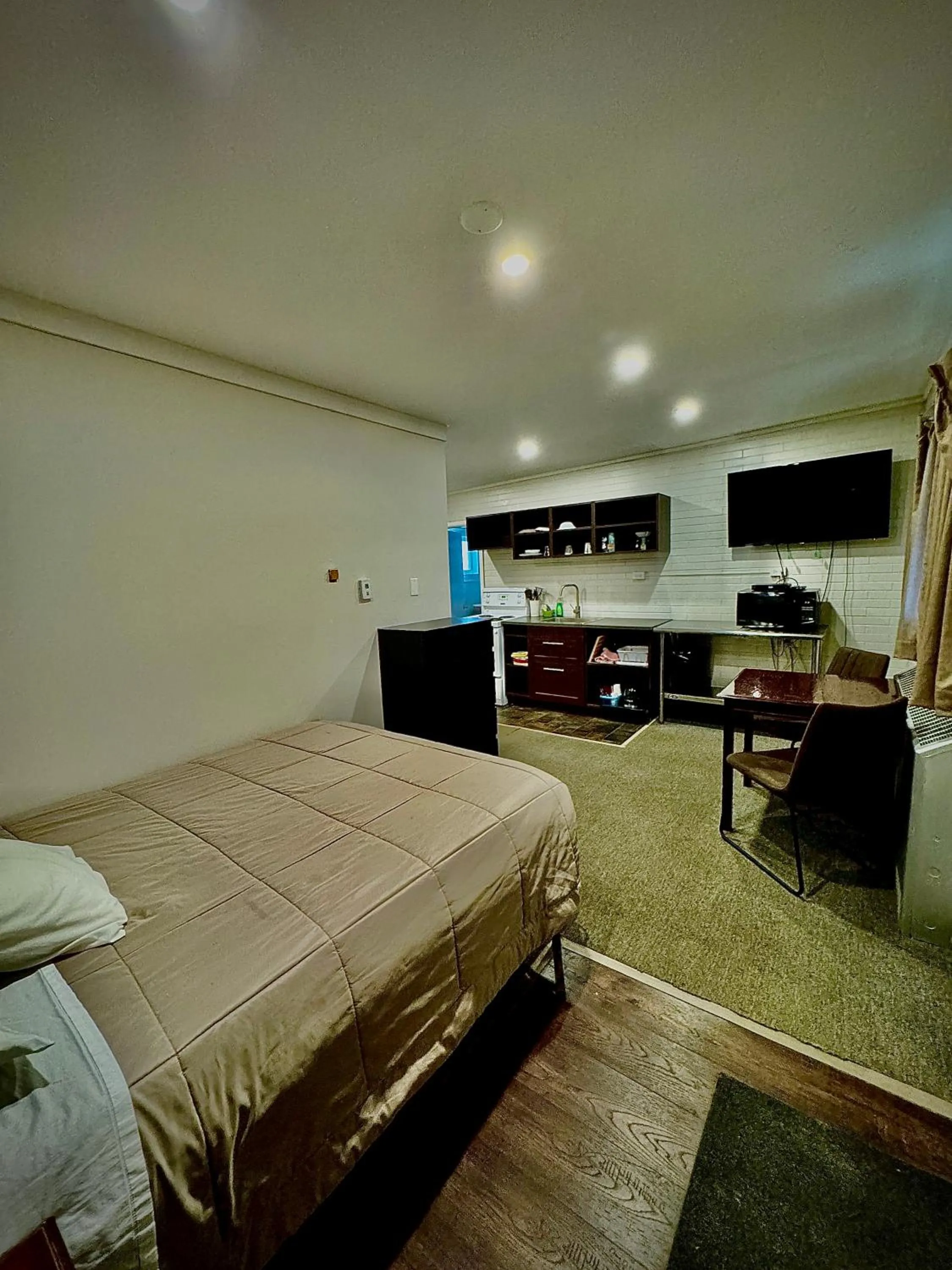 Bed in Caravel Motel