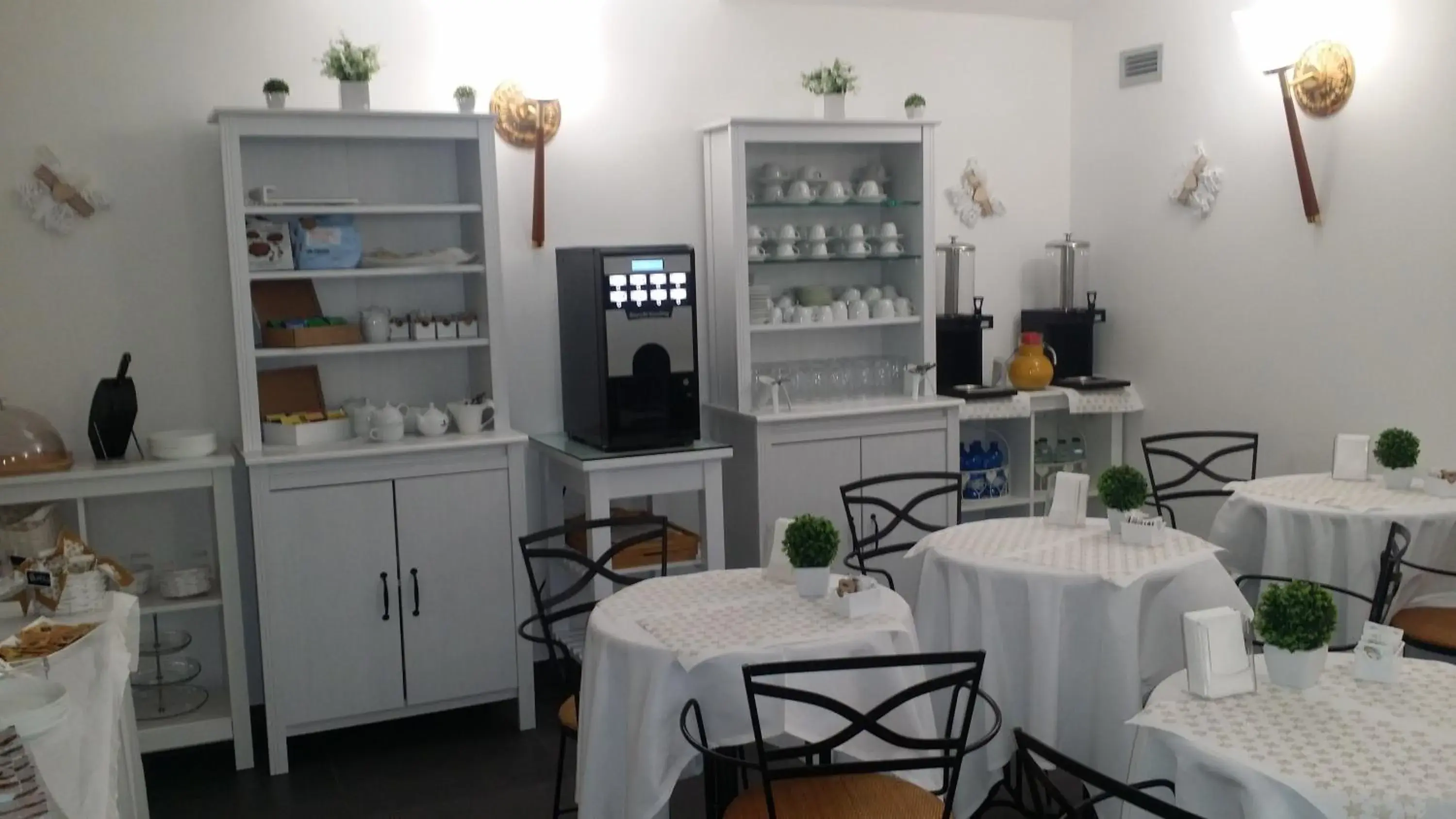 Lounge or bar in Hotel Giulio Cesare Lounge or bar in Hotel Giulio Cesare