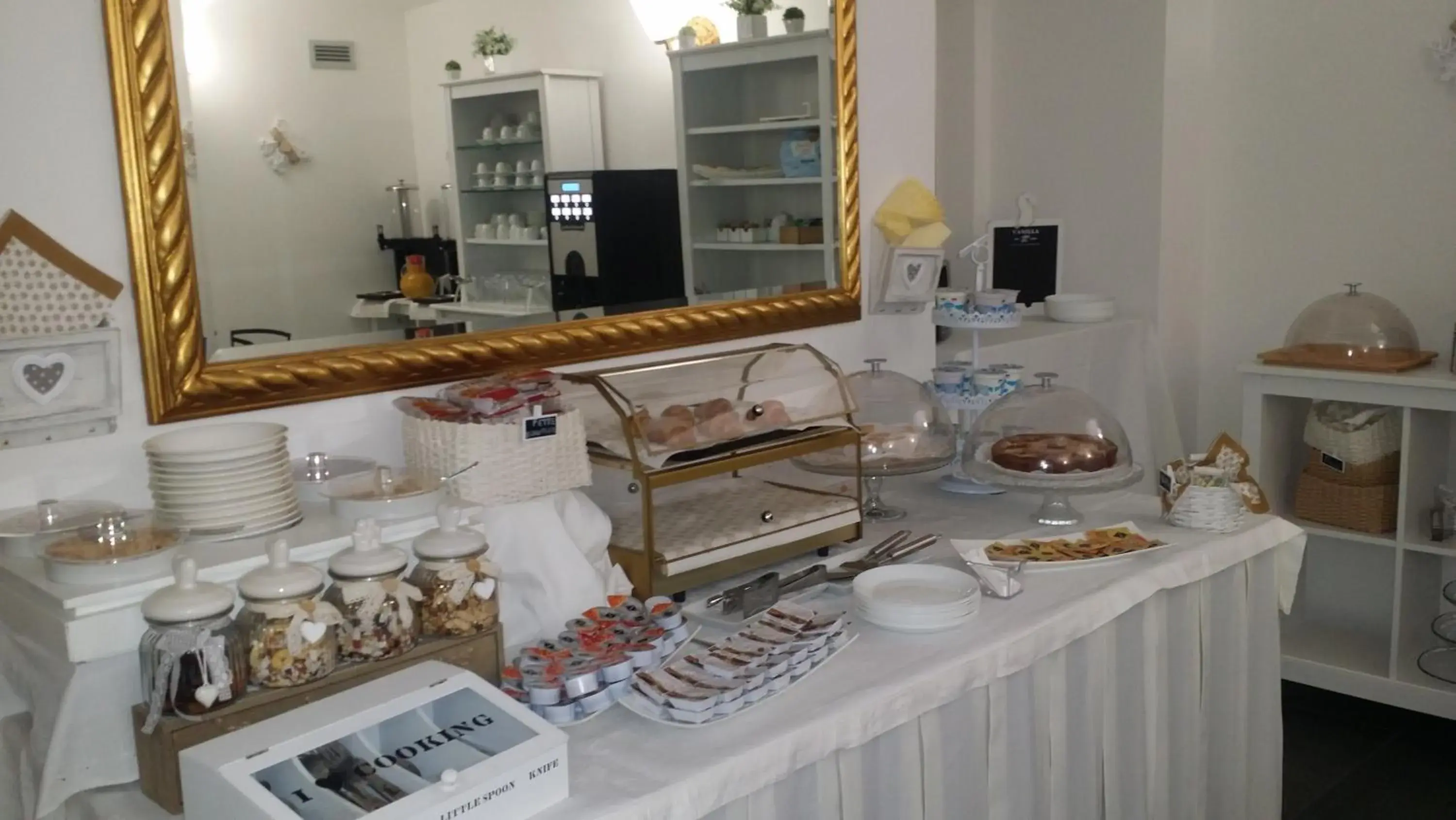 Lounge or bar in Hotel Giulio Cesare Lounge or bar in Hotel Giulio Cesare