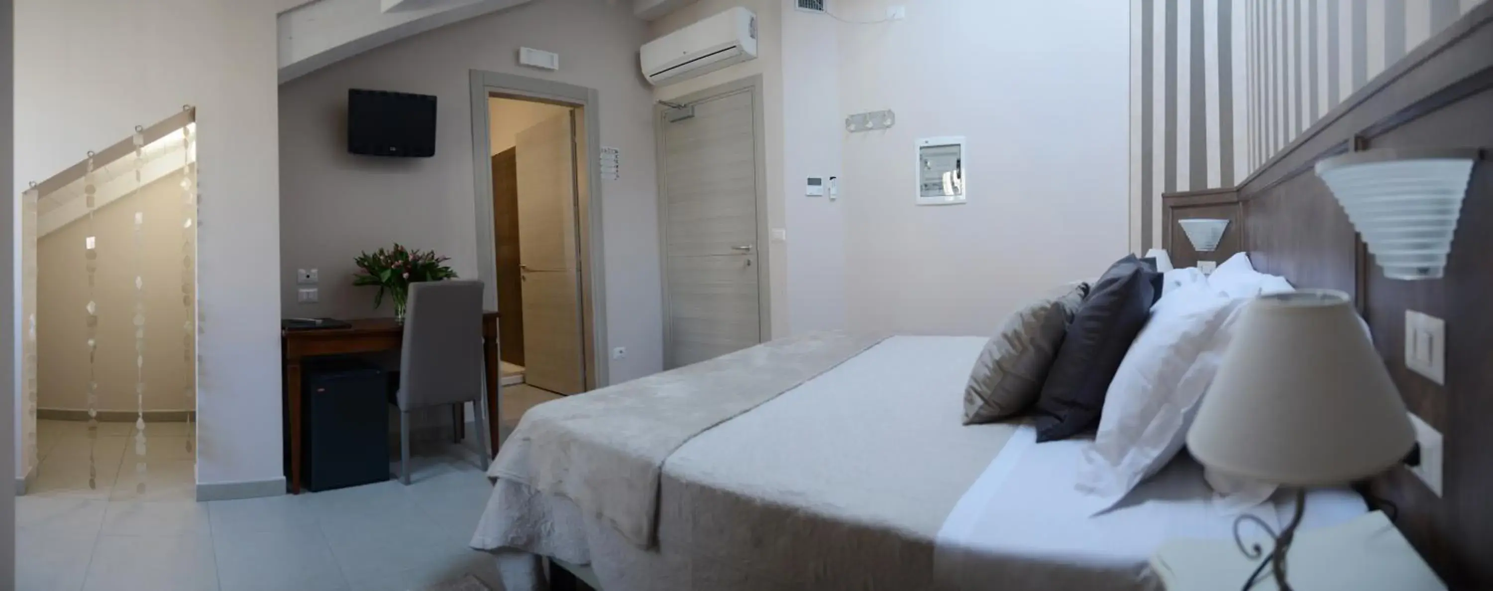 Photo of the whole room, Bed in Hotel Giulio Cesare Photo of the whole room, Bed in Hotel Giulio Cesare