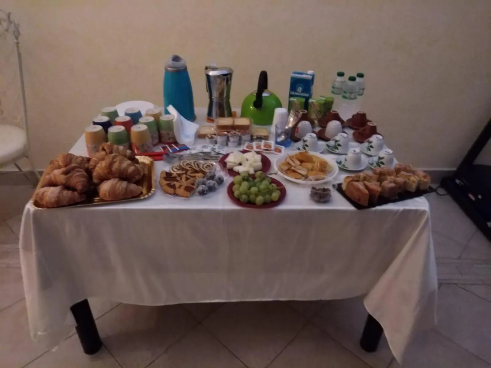 Buffet breakfast in B&b Candido Vacanze