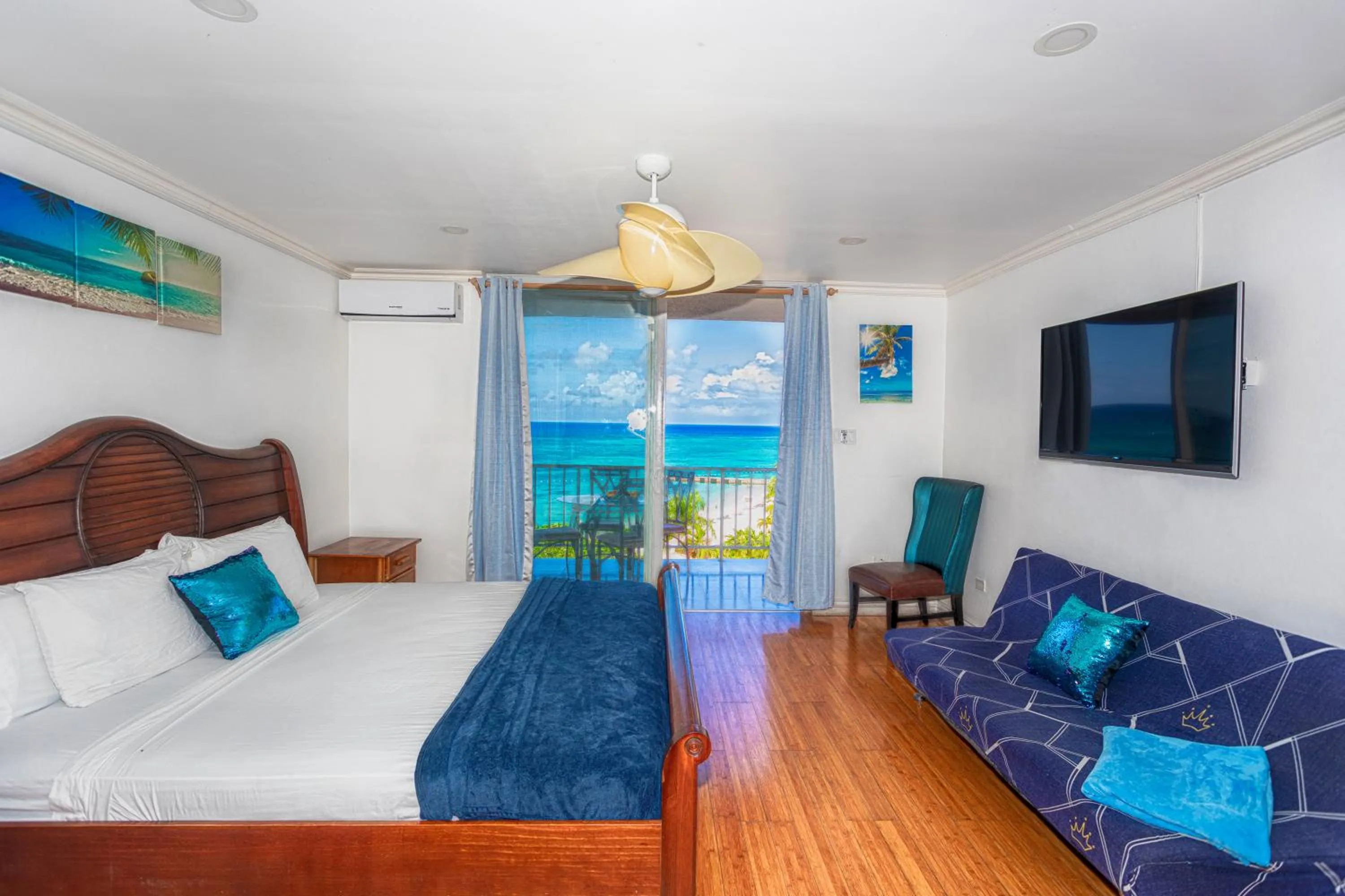 Bed in Montego Bay Club Apartments