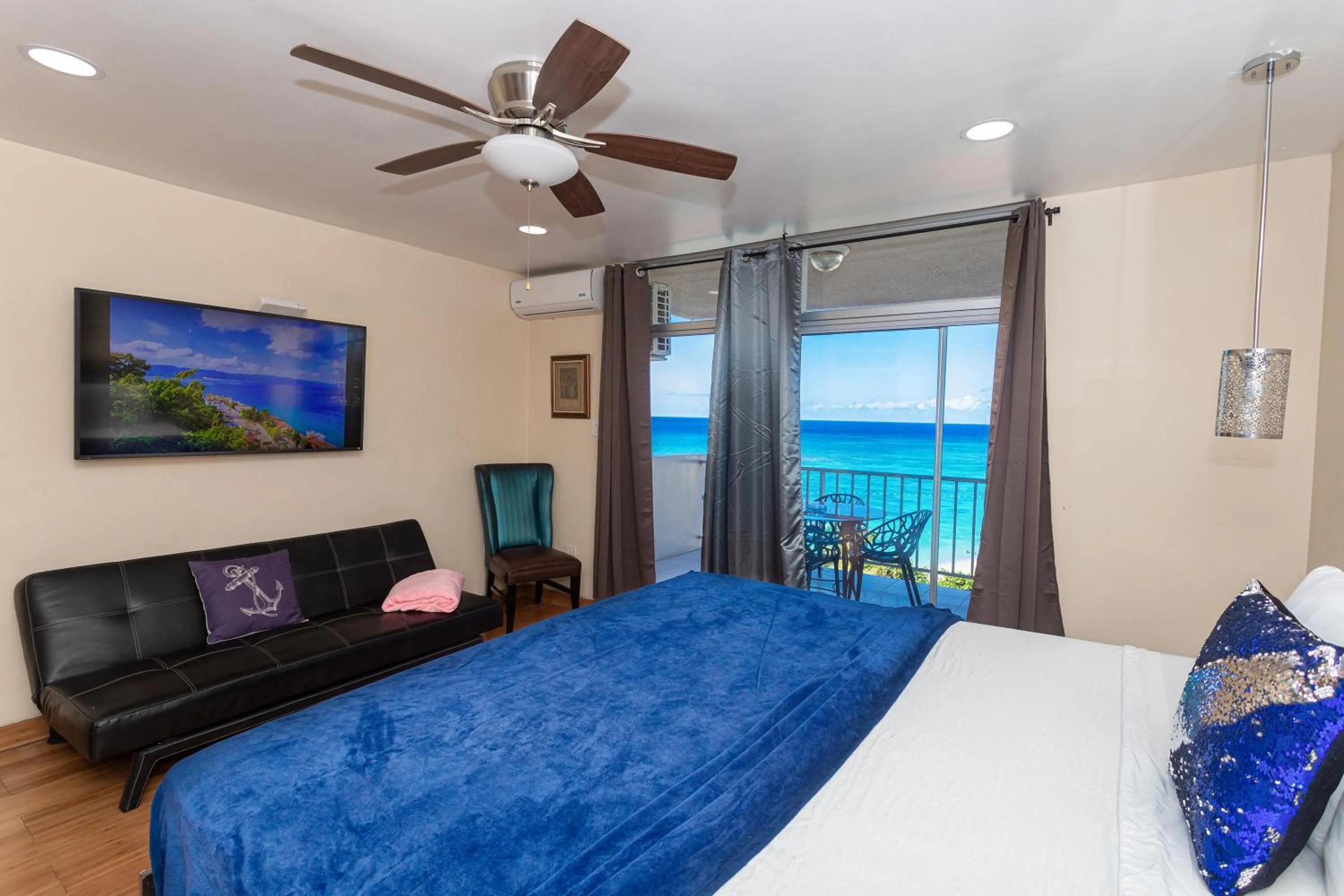 Bed in Montego Bay Club Apartments