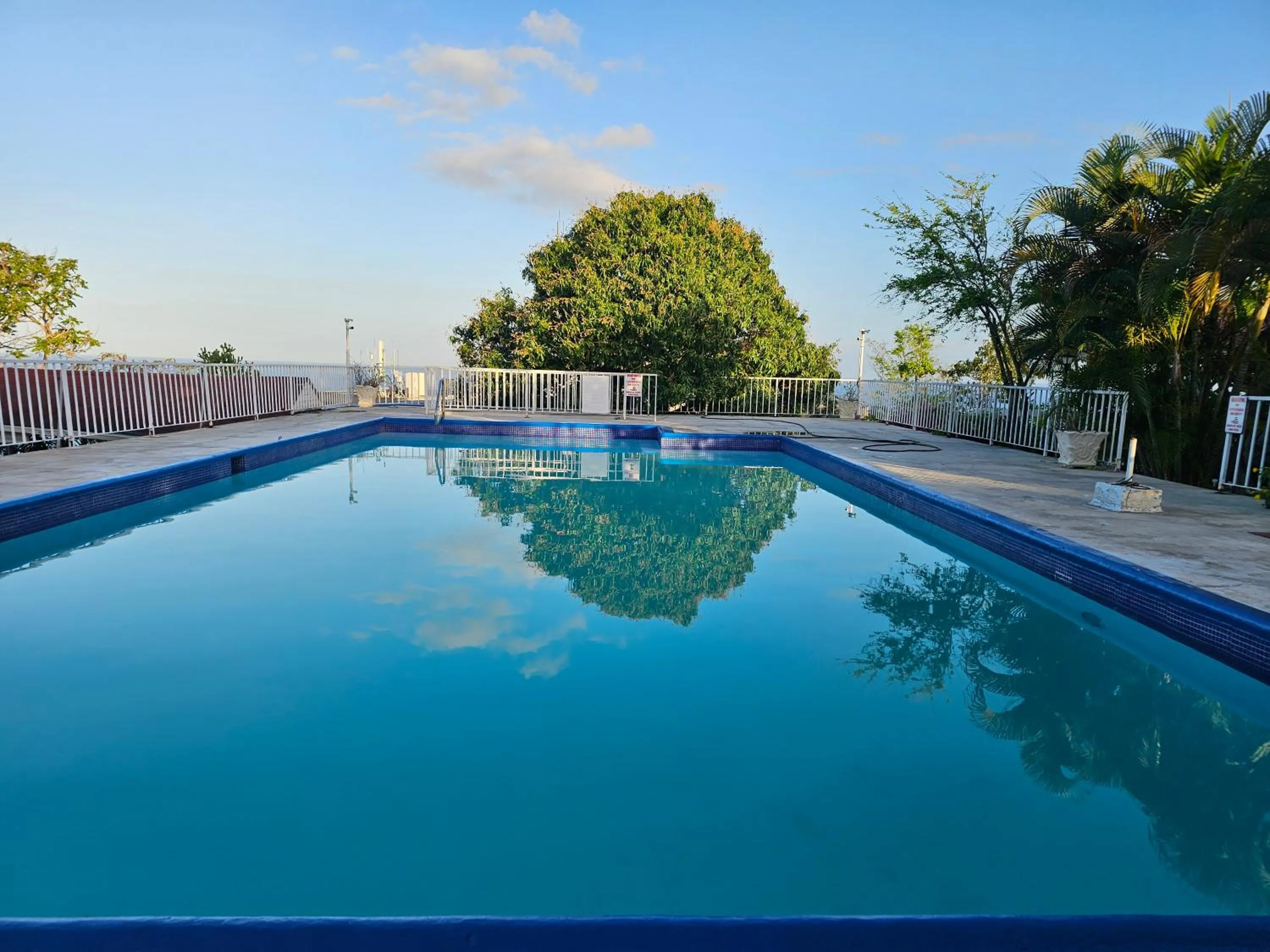 Swimming pool in Montego Bay Club Apartments