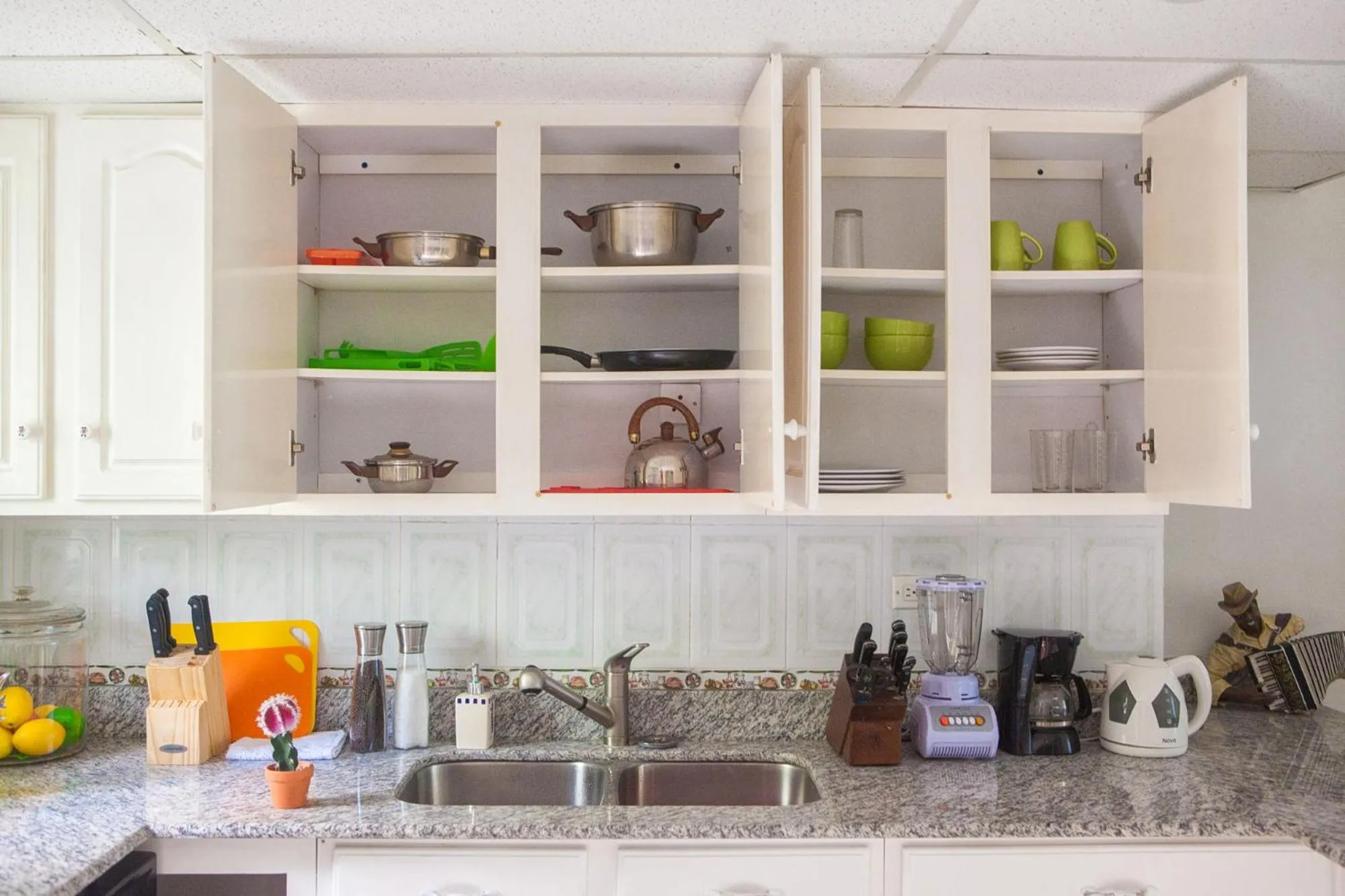 Coffee/tea facilities in Montego Bay Club Apartments