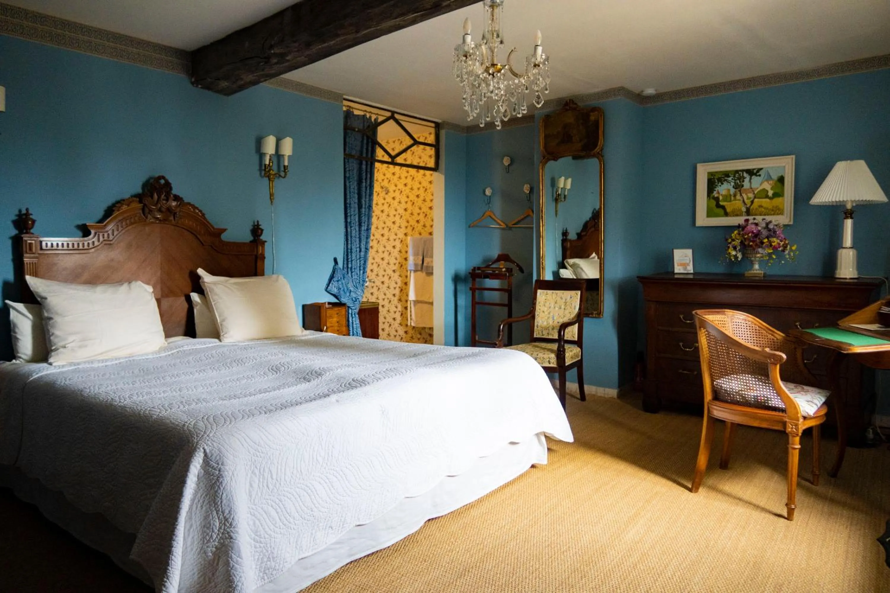 Bedroom, Bed in Jan's place in Burgundy