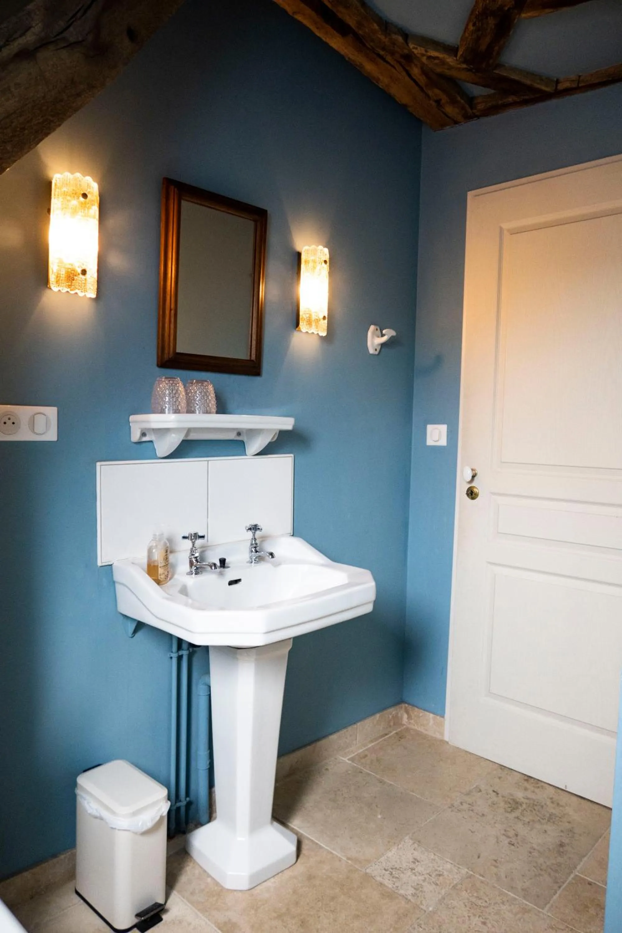 Bathroom in Jan's place in Burgundy