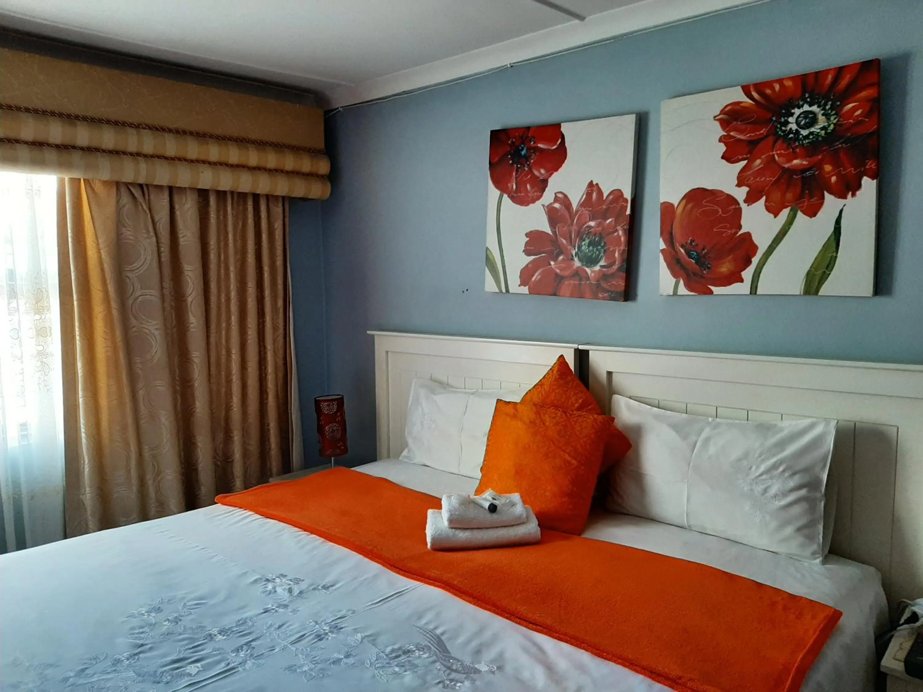 Shower, Bed in Sleepwell