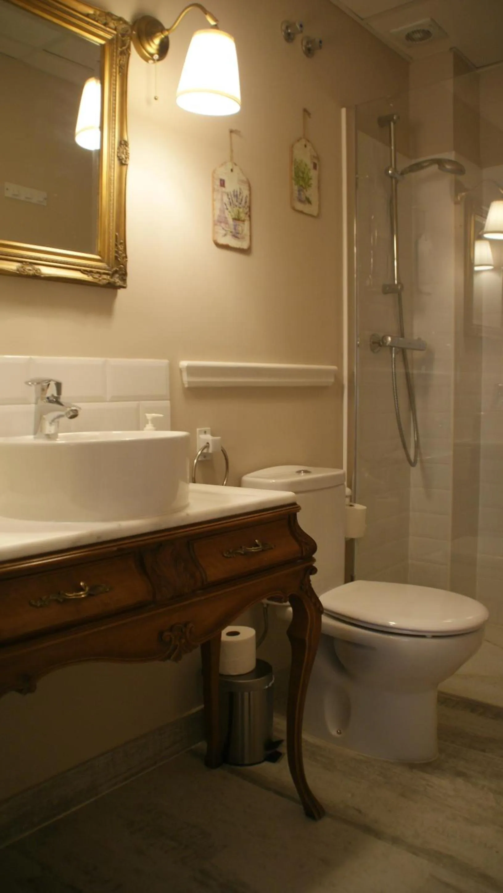 Bathroom in LANTIGUA CASA RURAL