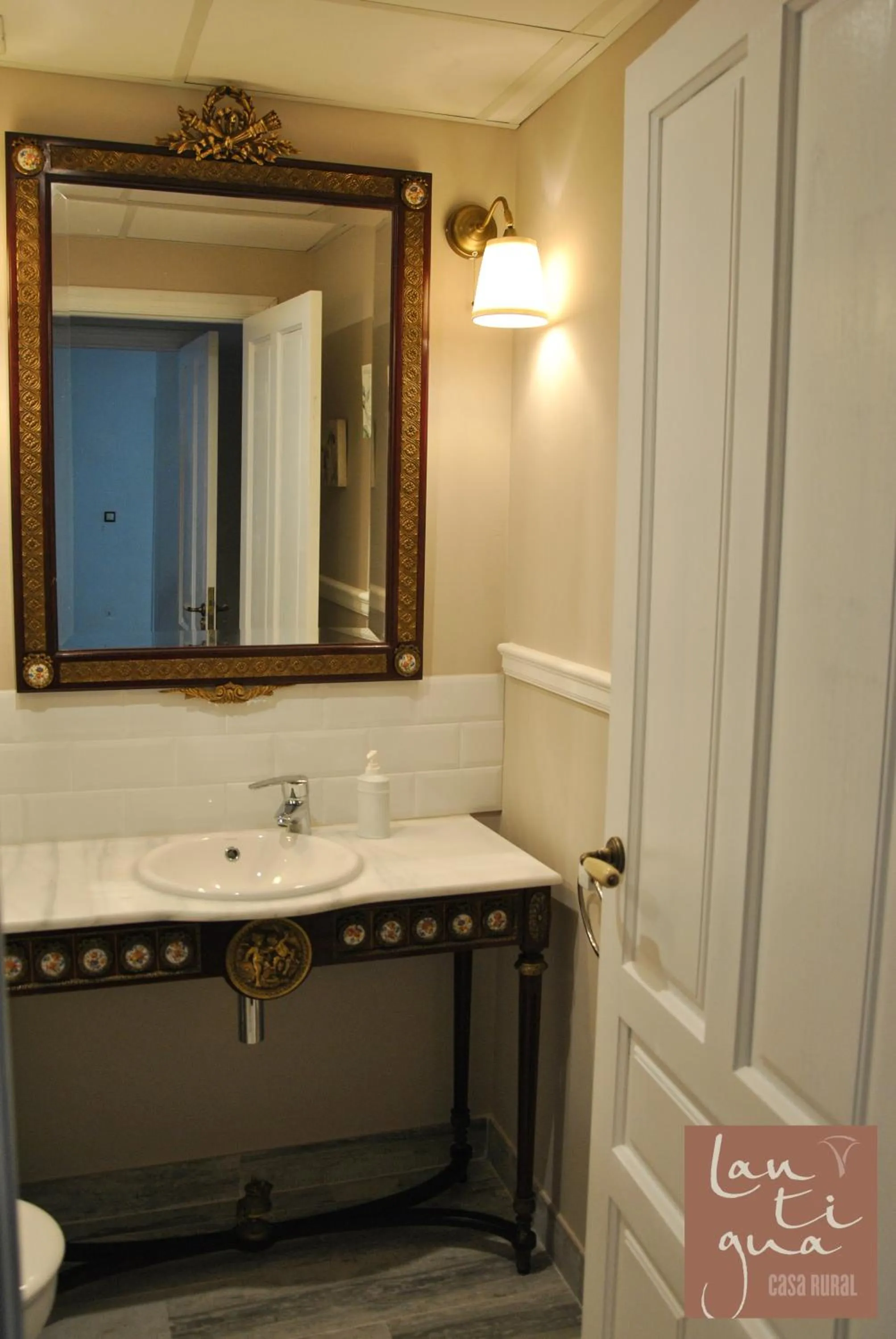 Bathroom in LANTIGUA CASA RURAL