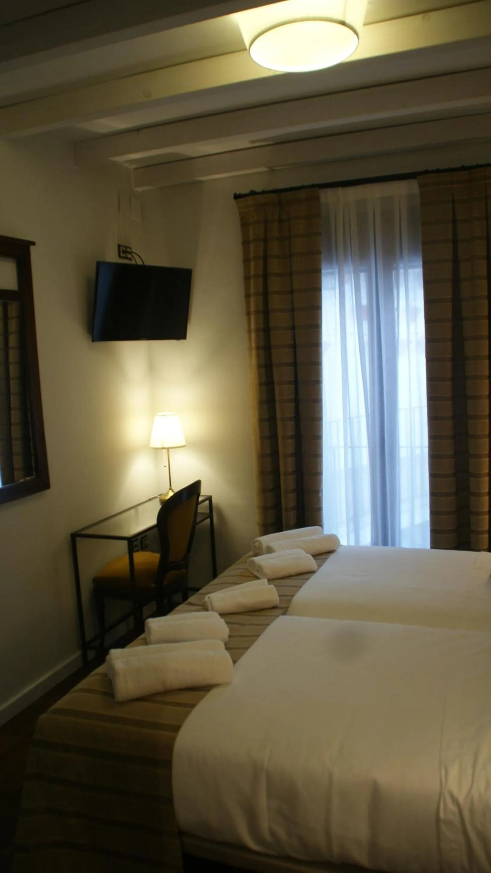 Photo of the whole room, Bed in LANTIGUA CASA RURAL