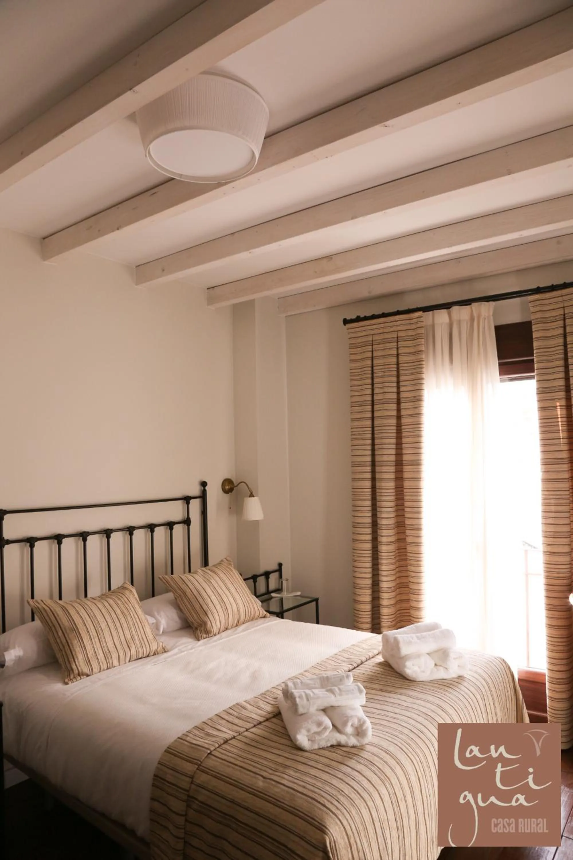 Photo of the whole room, Bed in LANTIGUA CASA RURAL