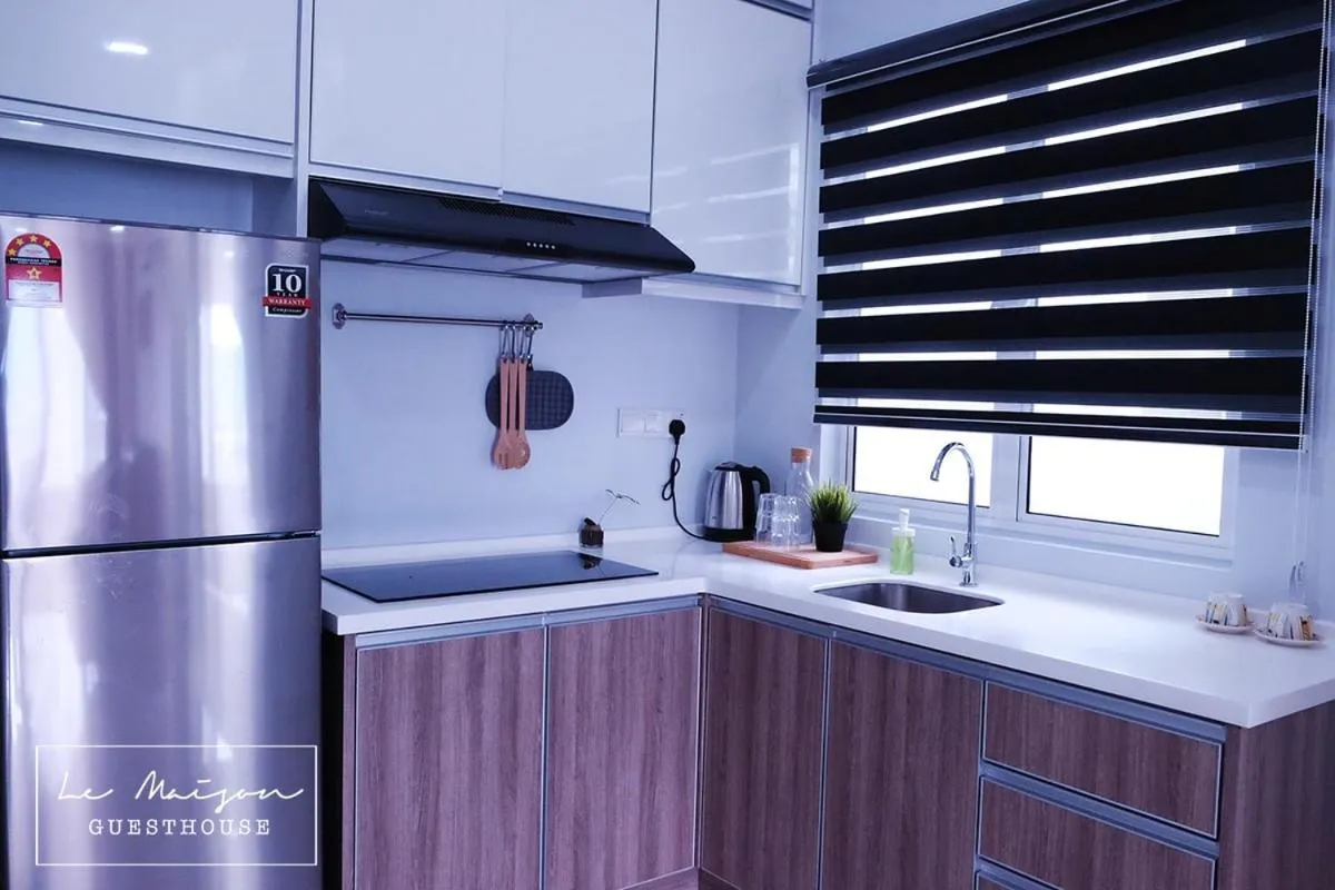 Kitchen or kitchenette in Le Maison GuestHouse Ipoh Majestic