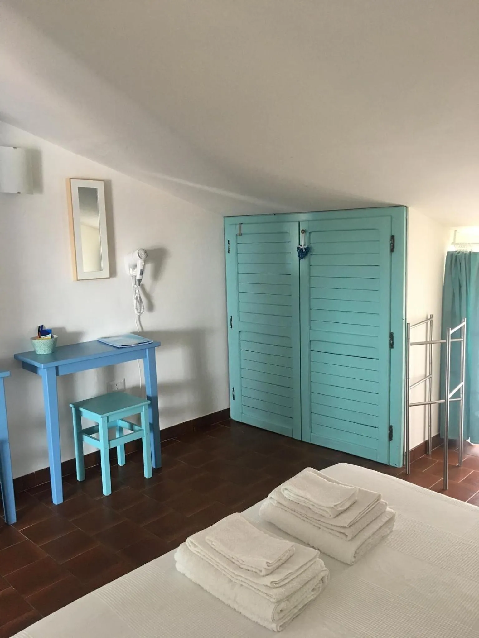 Photo of the whole room in 4 in piazza