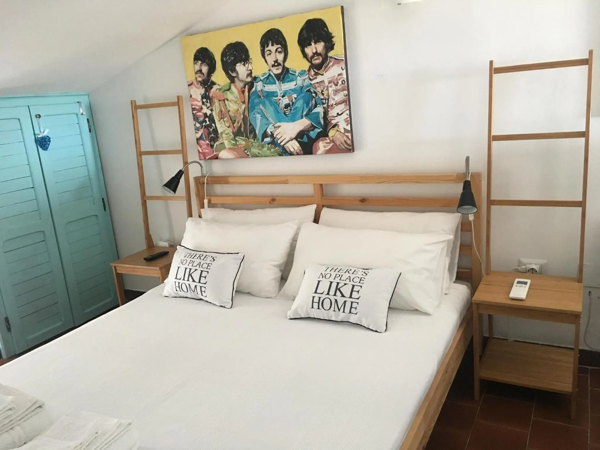 Photo of the whole room in 4 in piazza