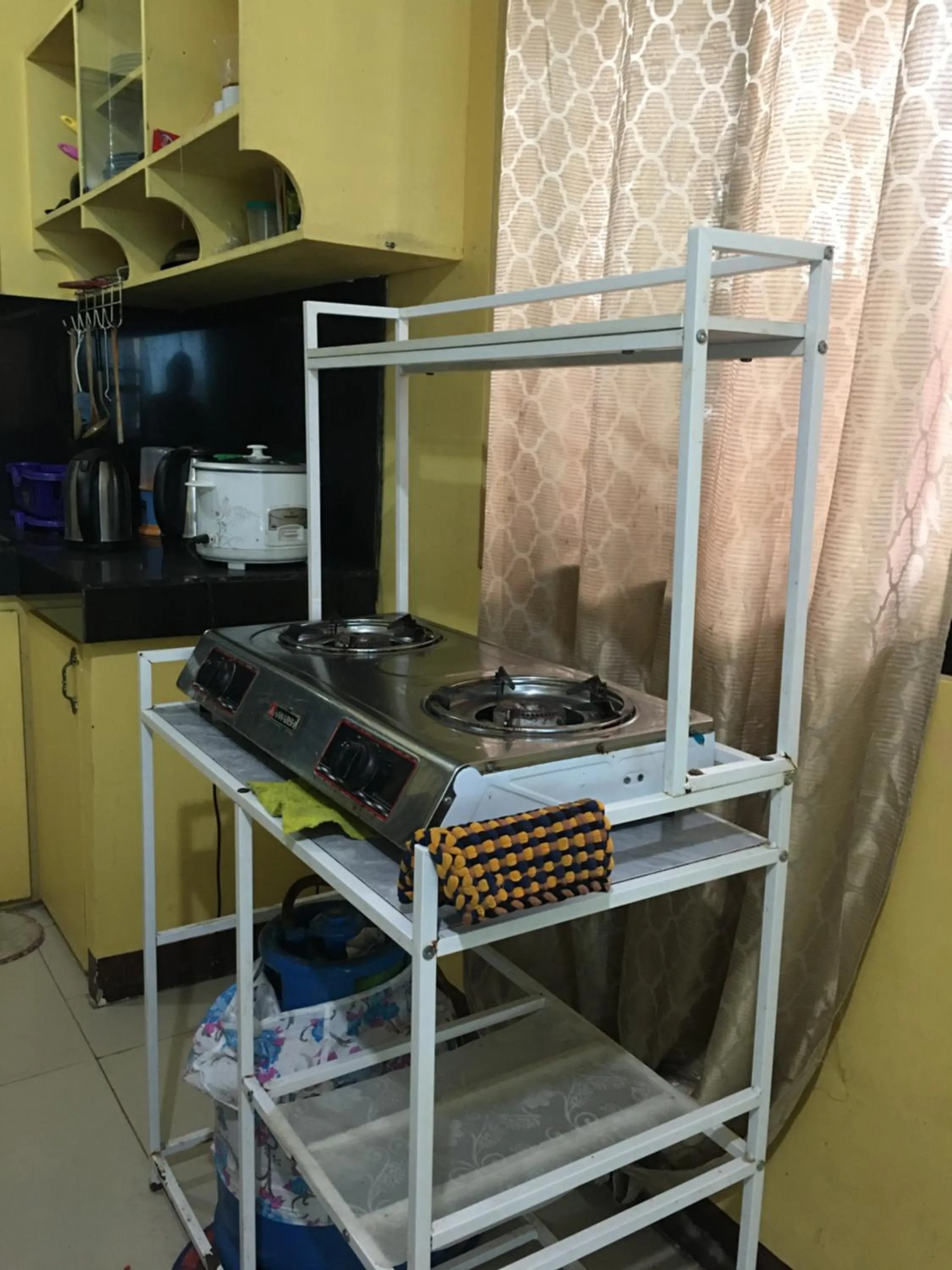 Kitchen or kitchenette in Pines Mansion 2 Homestay Rooms for Rent in Cash with 30 percent Advance Payment to Confirm