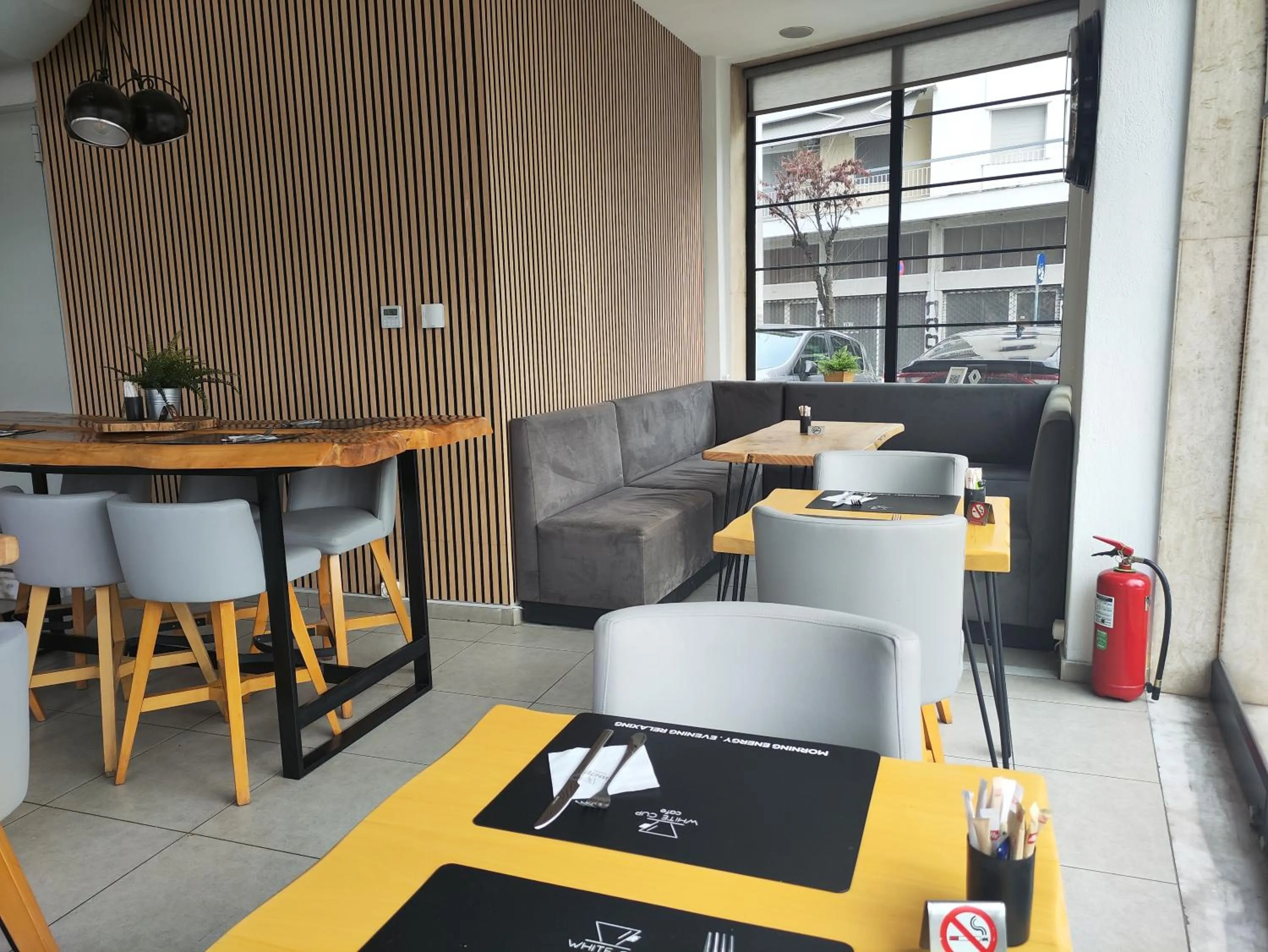 Restaurant/places to eat in White Luxury