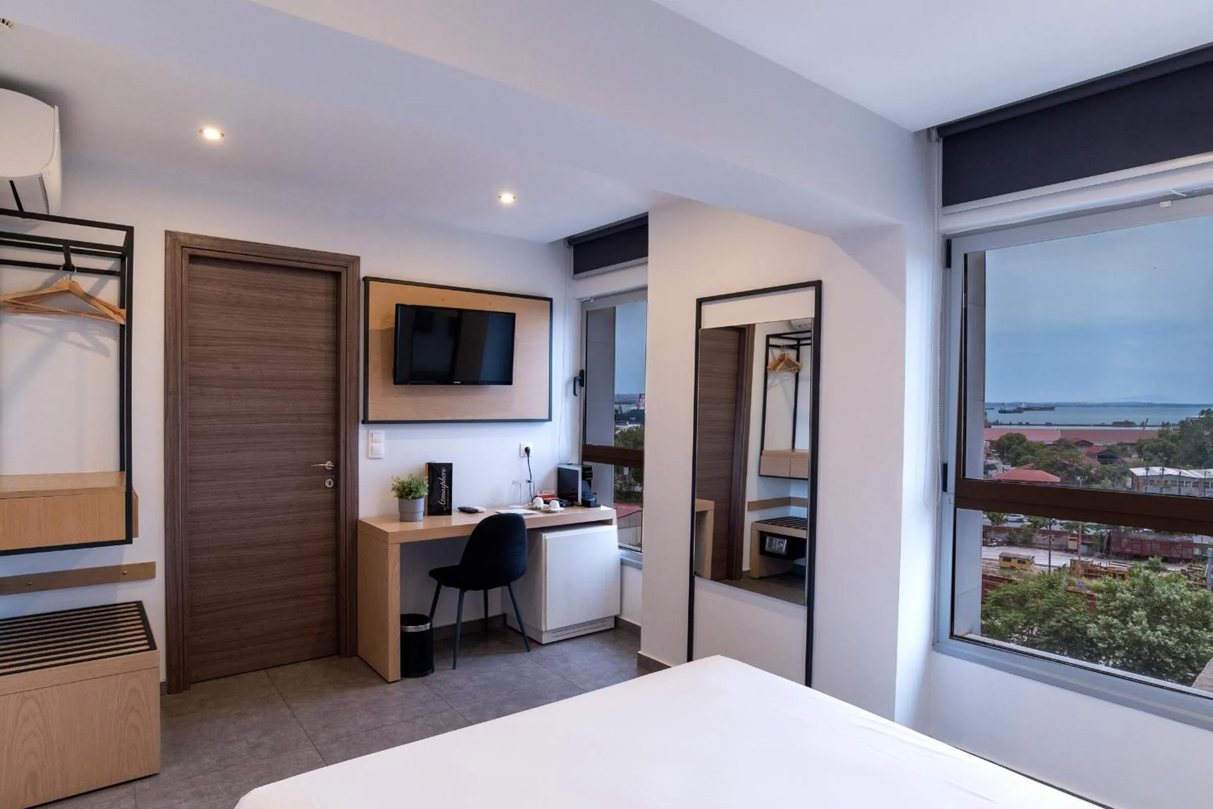 TV and multimedia, Bed in White Luxury