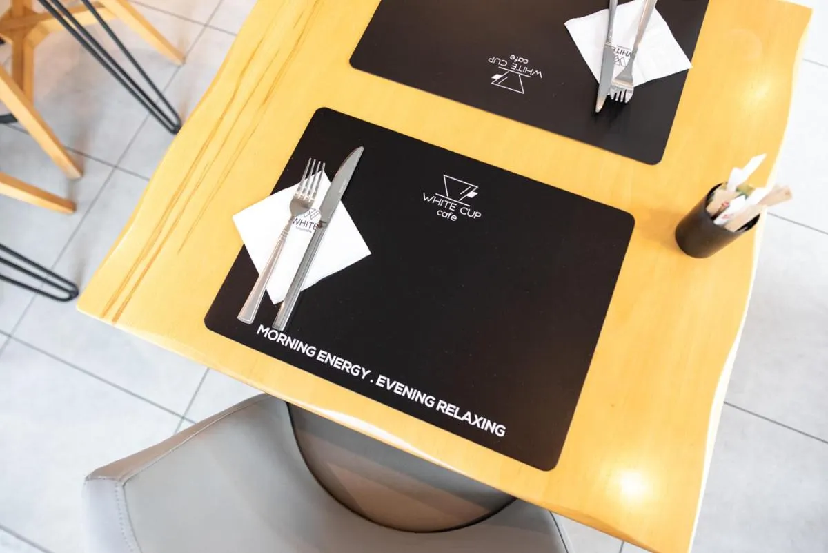 Restaurant/places to eat in White Luxury