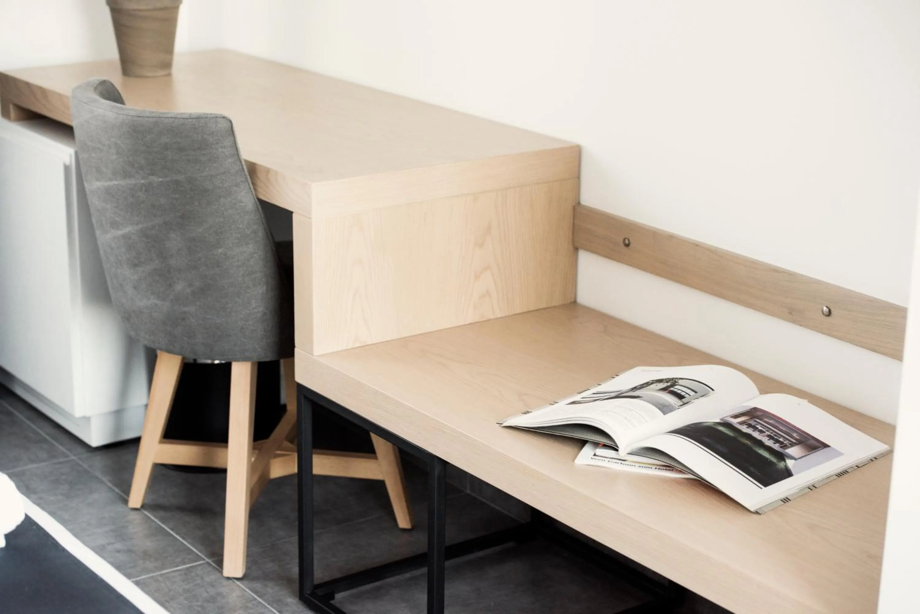 Photo of the whole room in White Luxury