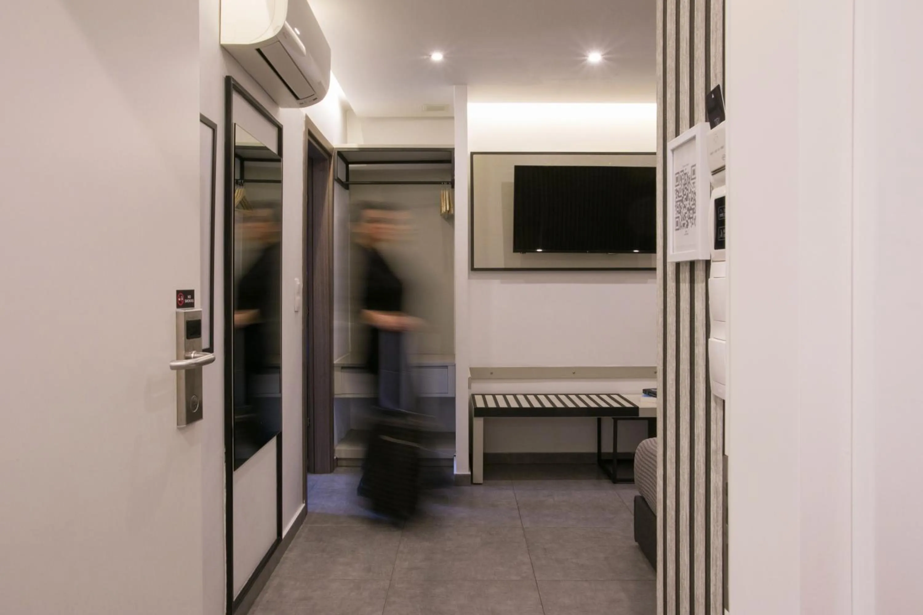 TV and multimedia in White Luxury